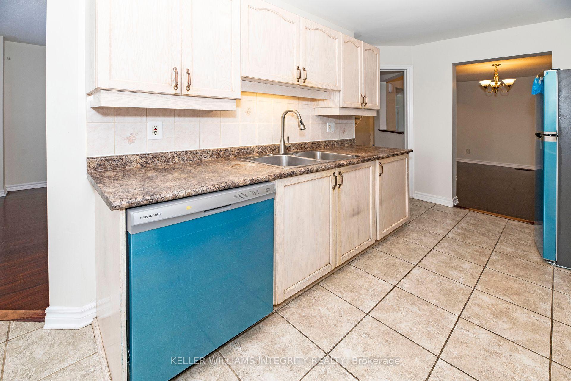 Photo 9 of 460 cache bay Crescent, Ottawa, Blossom Park/Kemp Park/Findlay Creek — HOMEH