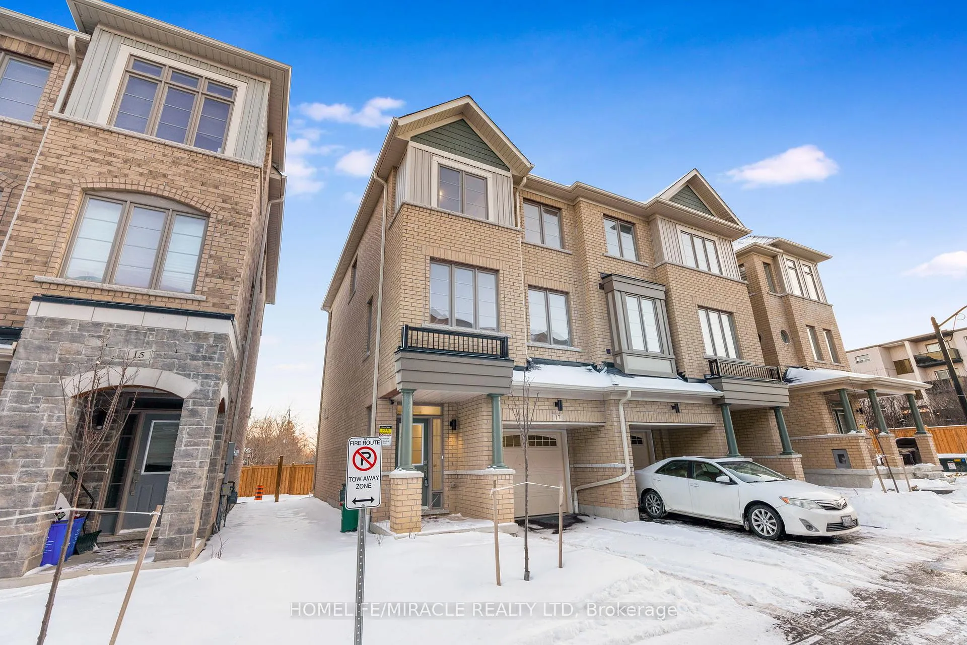Photo 3 of 17 Nautical Way, Whitby, Port Whitby — HOMEH