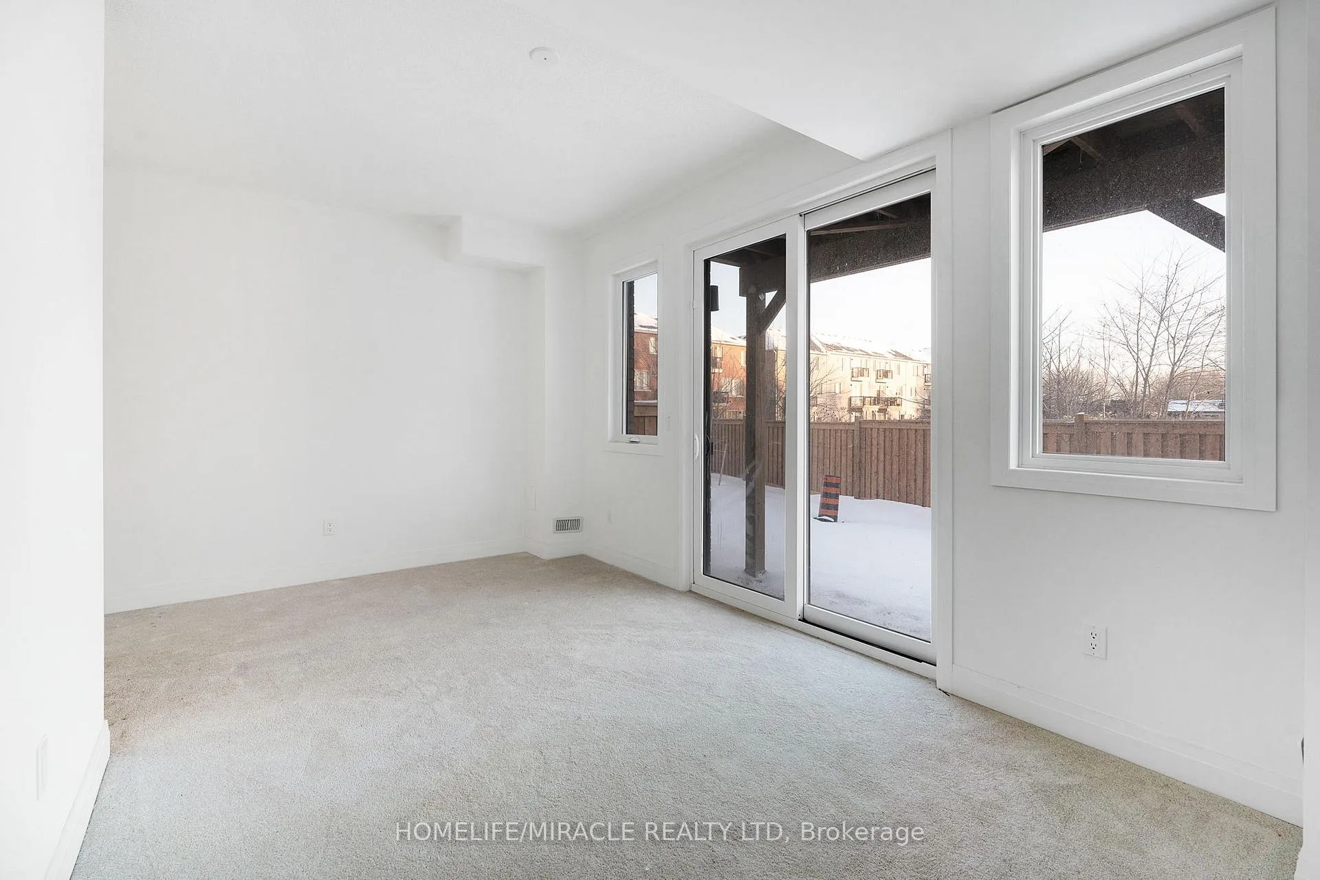 Photo 10 of 17 Nautical Way, Whitby, Port Whitby — HOMEH