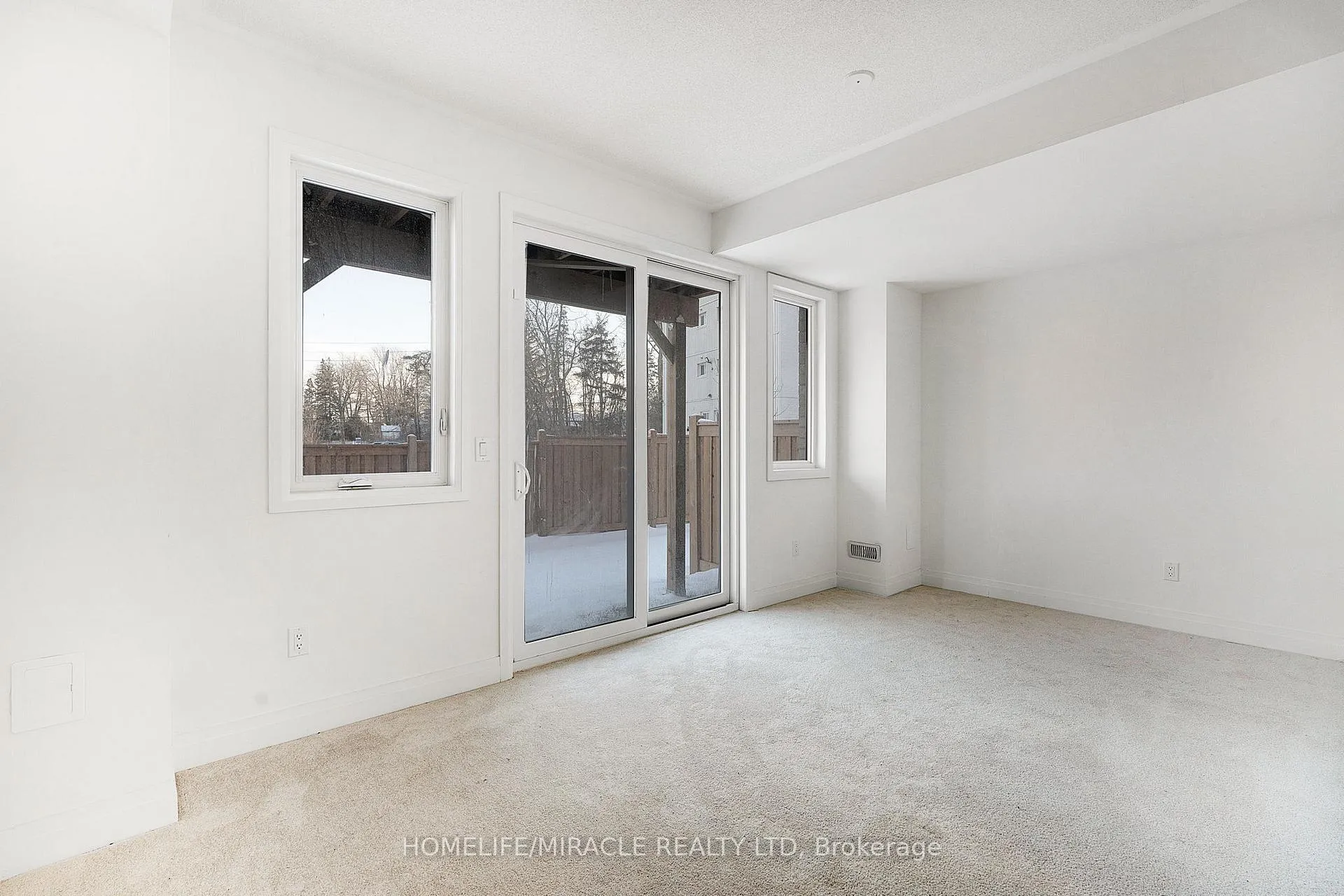 Photo 11 of 17 Nautical Way, Whitby, Port Whitby — HOMEH