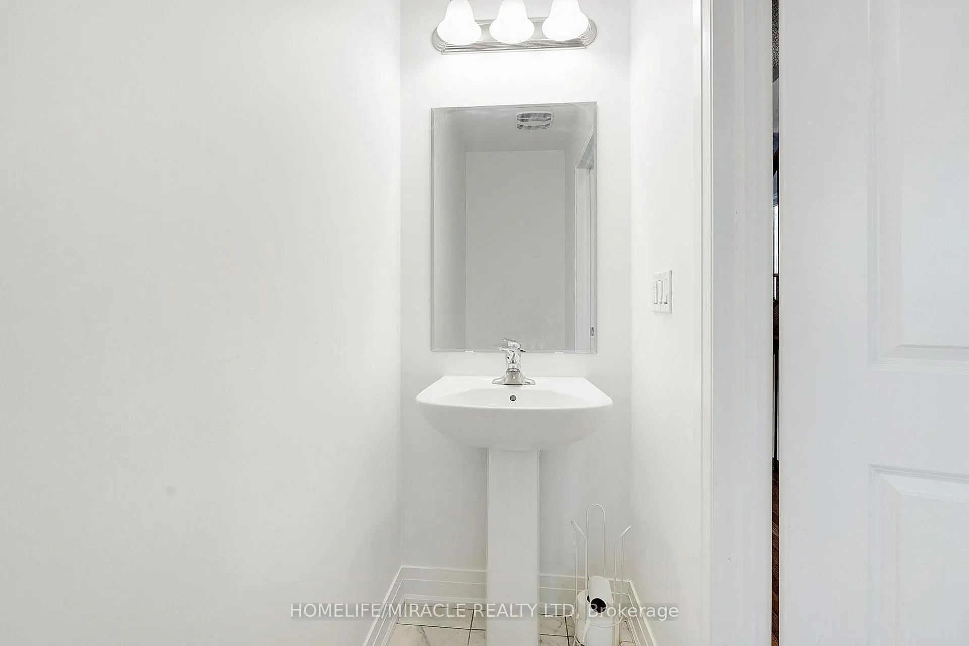 Photo 35 of 17 Nautical Way, Whitby, Port Whitby — HOMEH