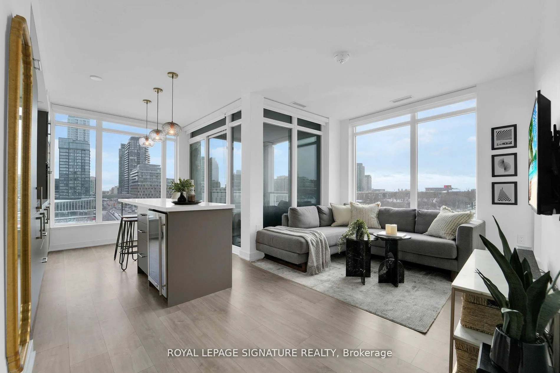 Front of Unit 406, 27 Bathurst Street