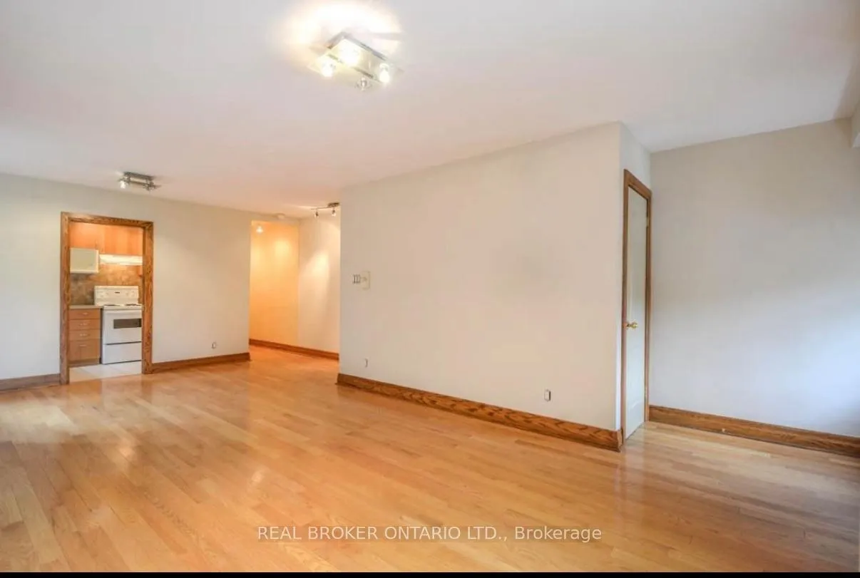 Photo 3 of Unit Upper, 128 Braemar Avenue, Toronto, Forest Hill South — HOMEH