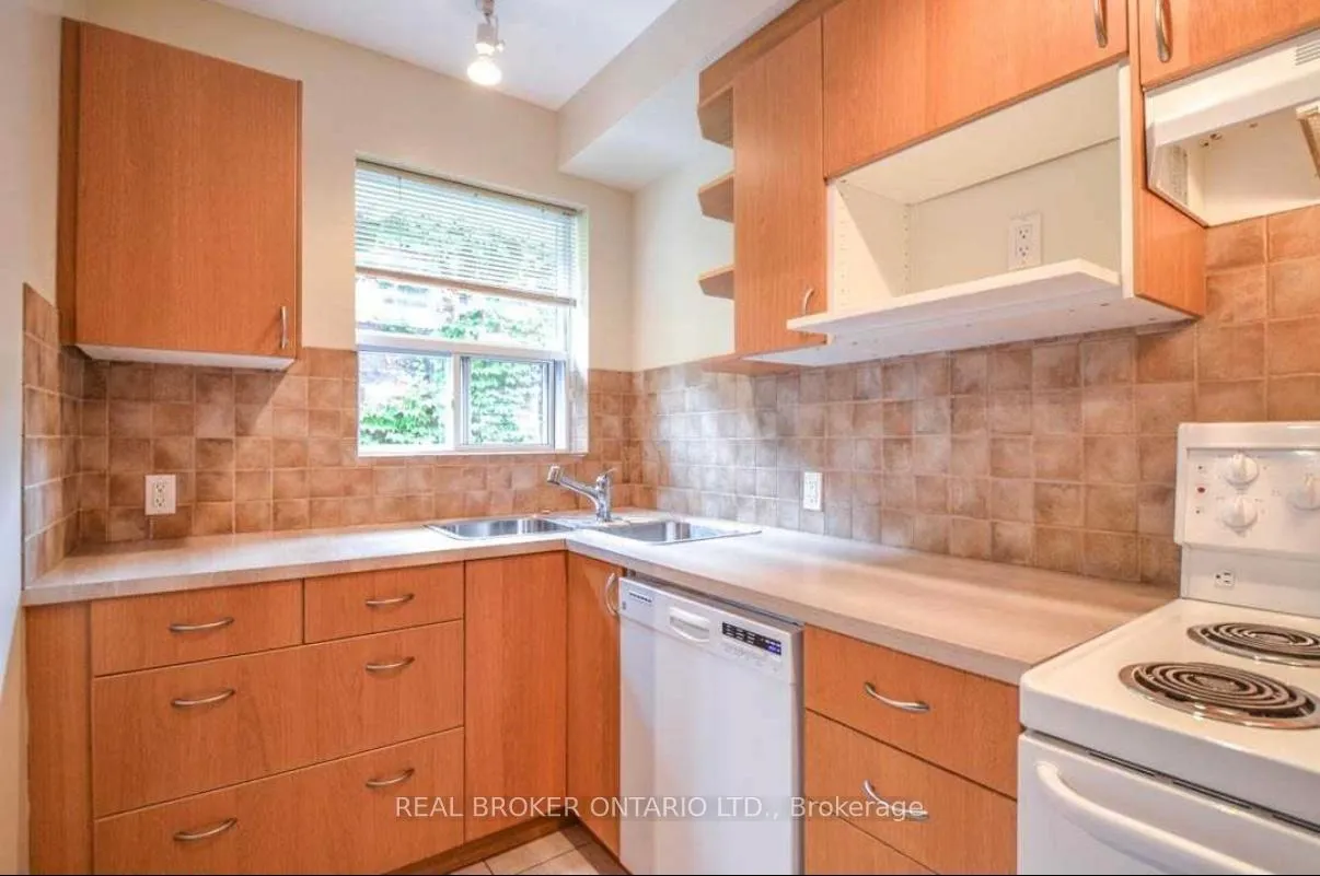 Photo 4 of Unit Upper, 128 Braemar Avenue, Toronto, Forest Hill South — HOMEH