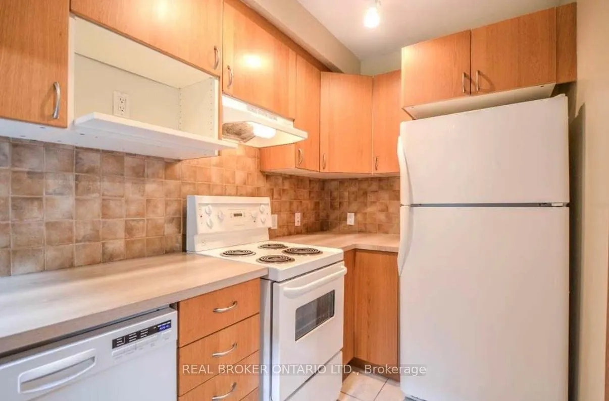 Photo 5 of Unit Upper, 128 Braemar Avenue, Toronto, Forest Hill South — HOMEH