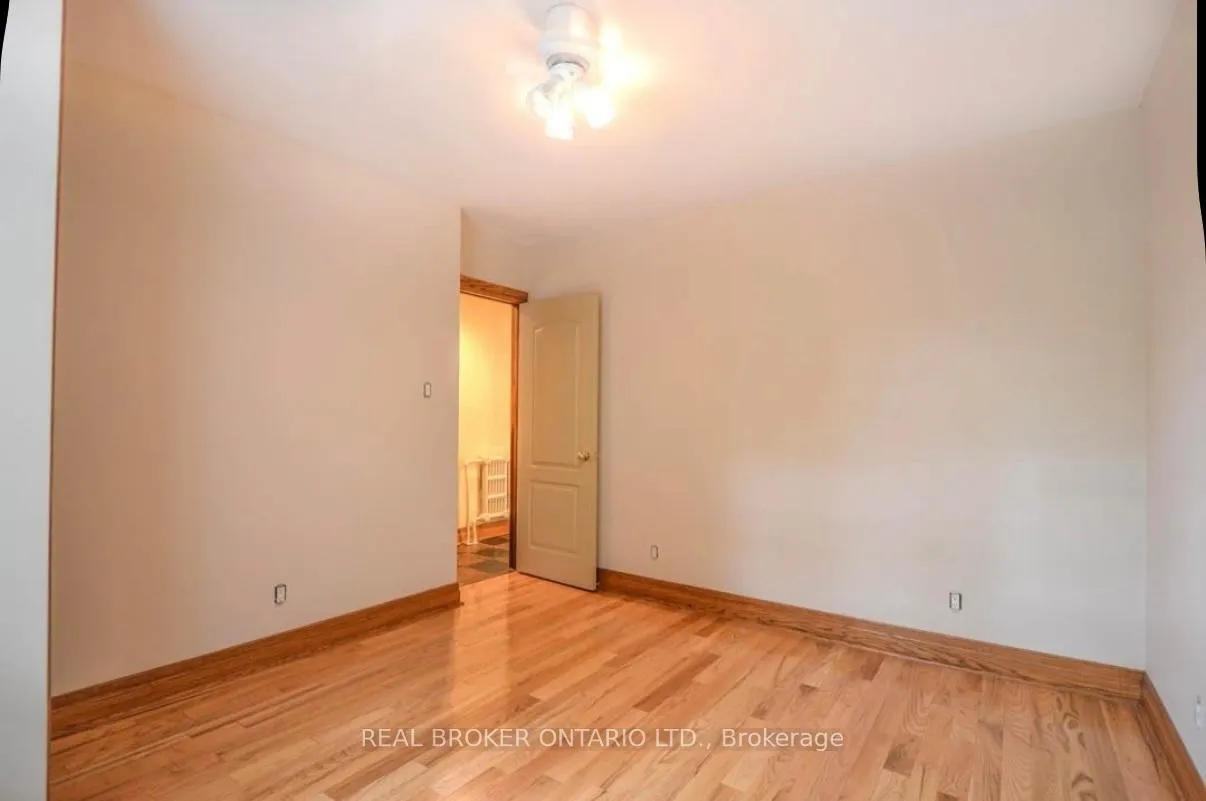 Photo 7 of Unit Upper, 128 Braemar Avenue, Toronto, Forest Hill South — HOMEH