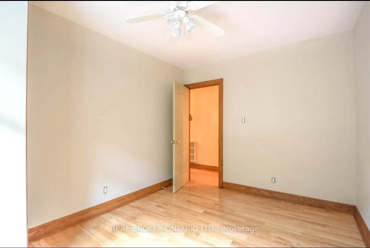 Photo 9 of Unit Upper, 128 Braemar Avenue, Toronto, Forest Hill South — HOMEH