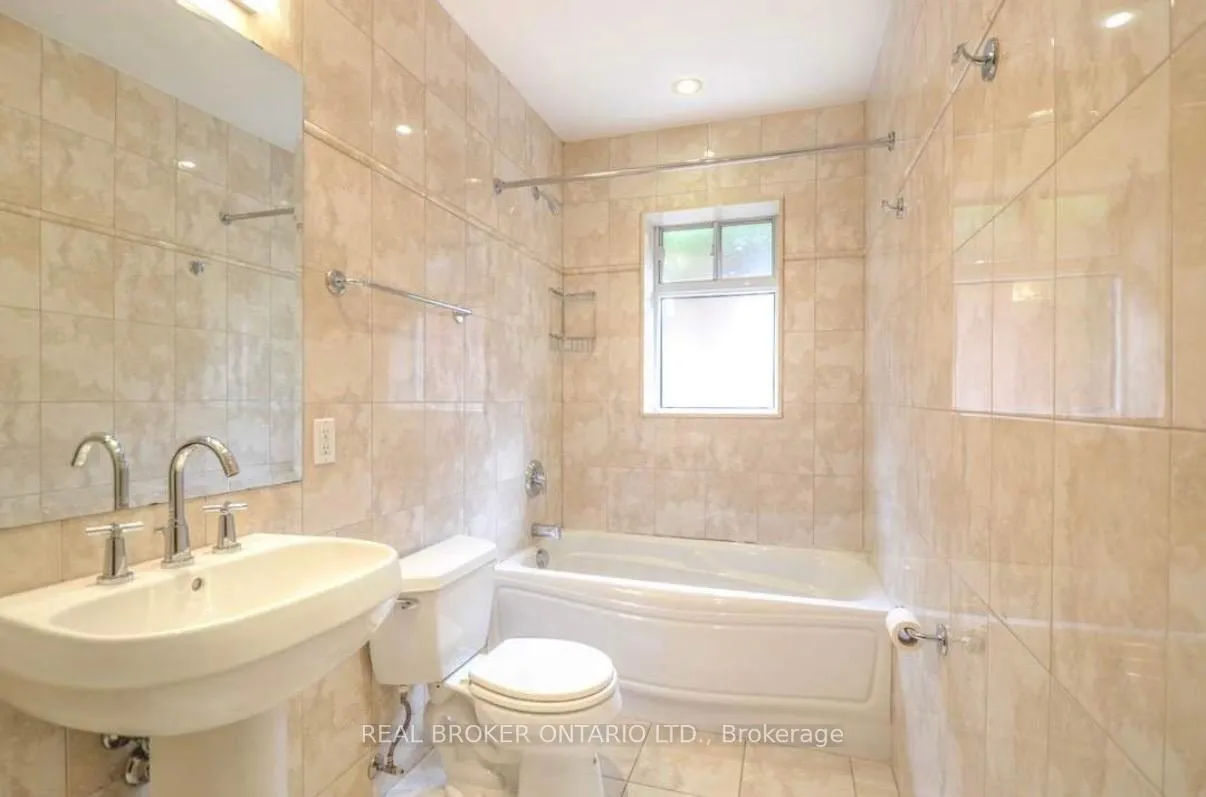 Photo 10 of Unit Upper, 128 Braemar Avenue, Toronto, Forest Hill South — HOMEH