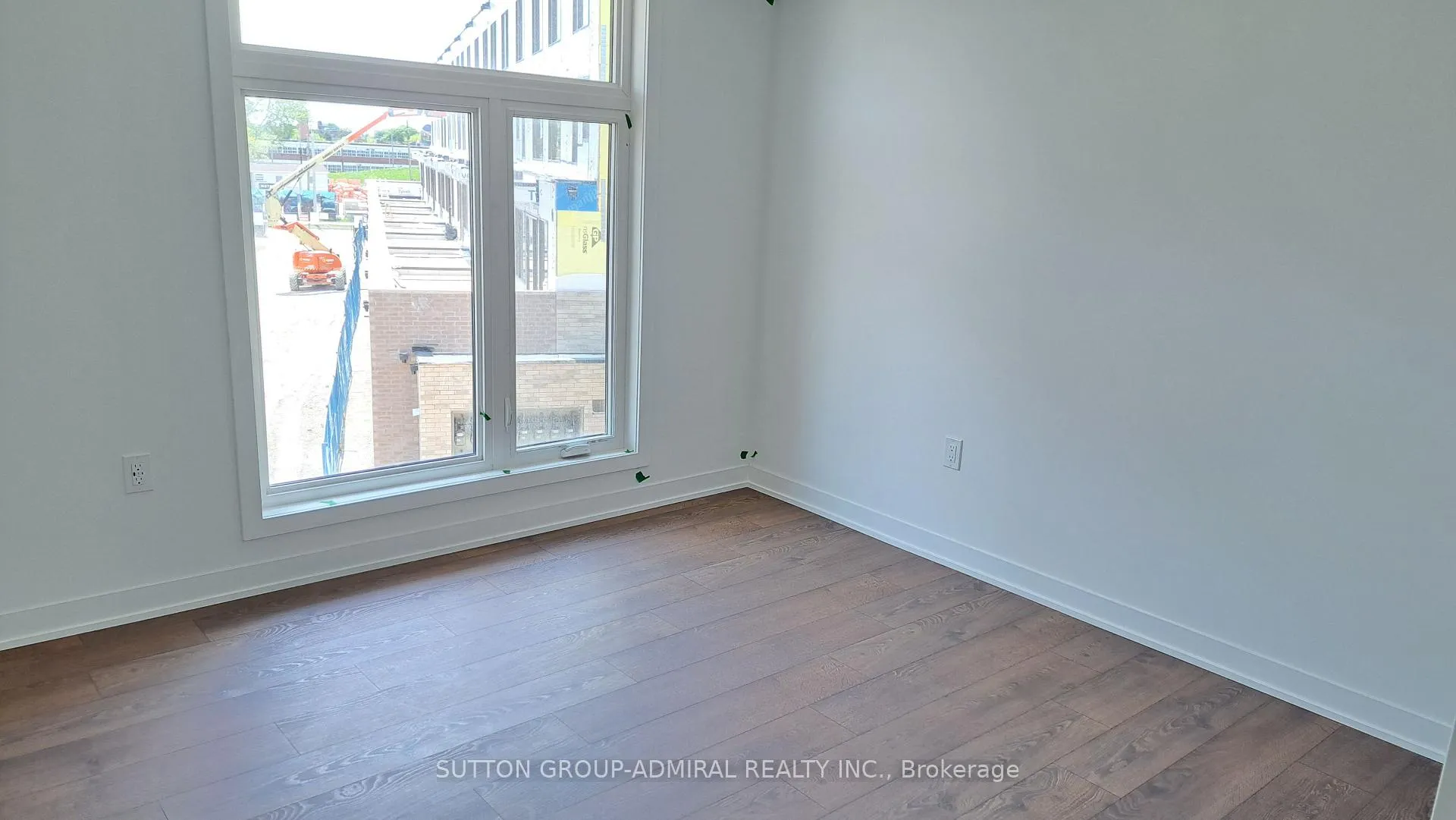 Photo 9 of 113 Green Gardens Boulevard, Toronto, Englemount-Lawrence — HOMEH