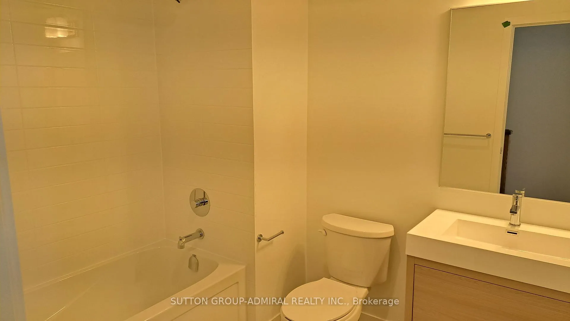 Photo 12 of 113 Green Gardens Boulevard, Toronto, Englemount-Lawrence — HOMEH