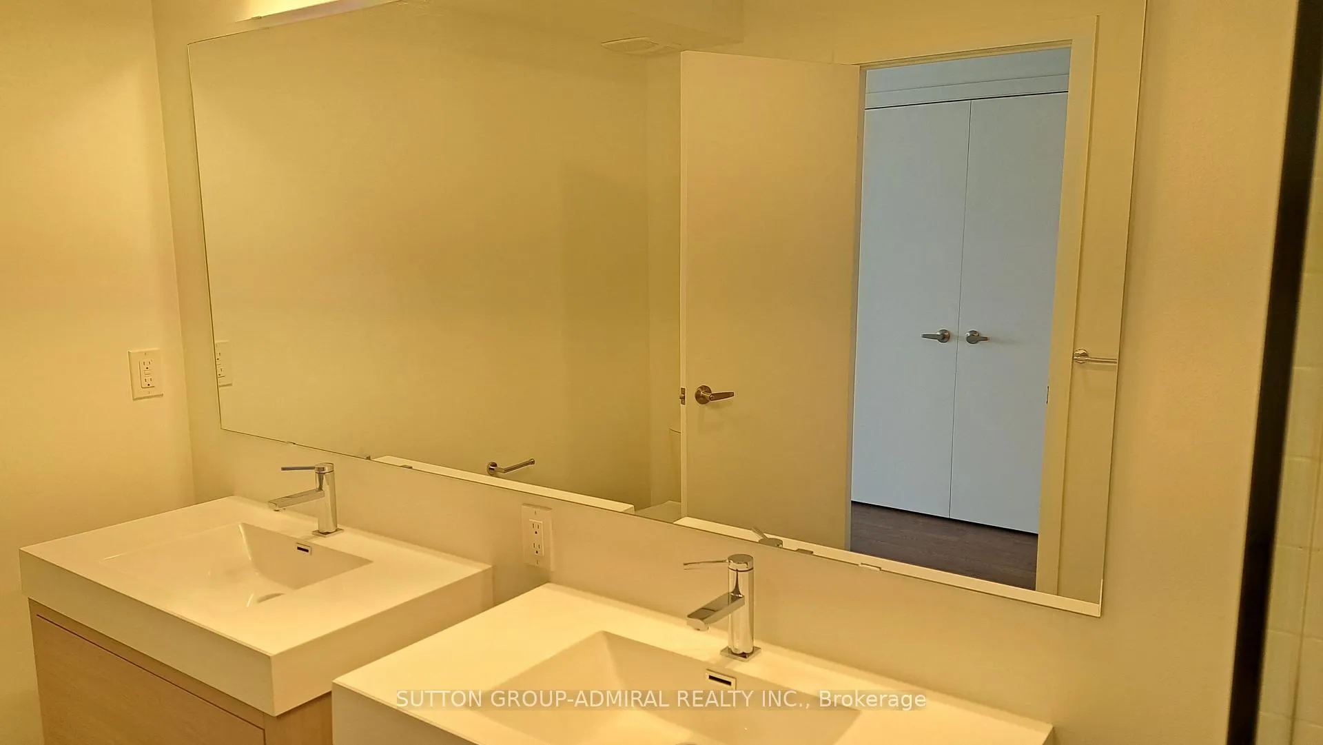 Photo 15 of 113 Green Gardens Boulevard, Toronto, Englemount-Lawrence — HOMEH