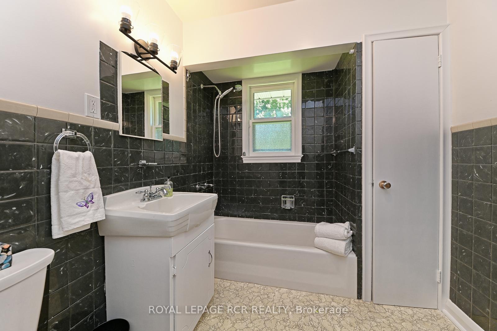 Photo 19 of 28 Parsons Avenue, Caledon, Caledon East — HOMEH
