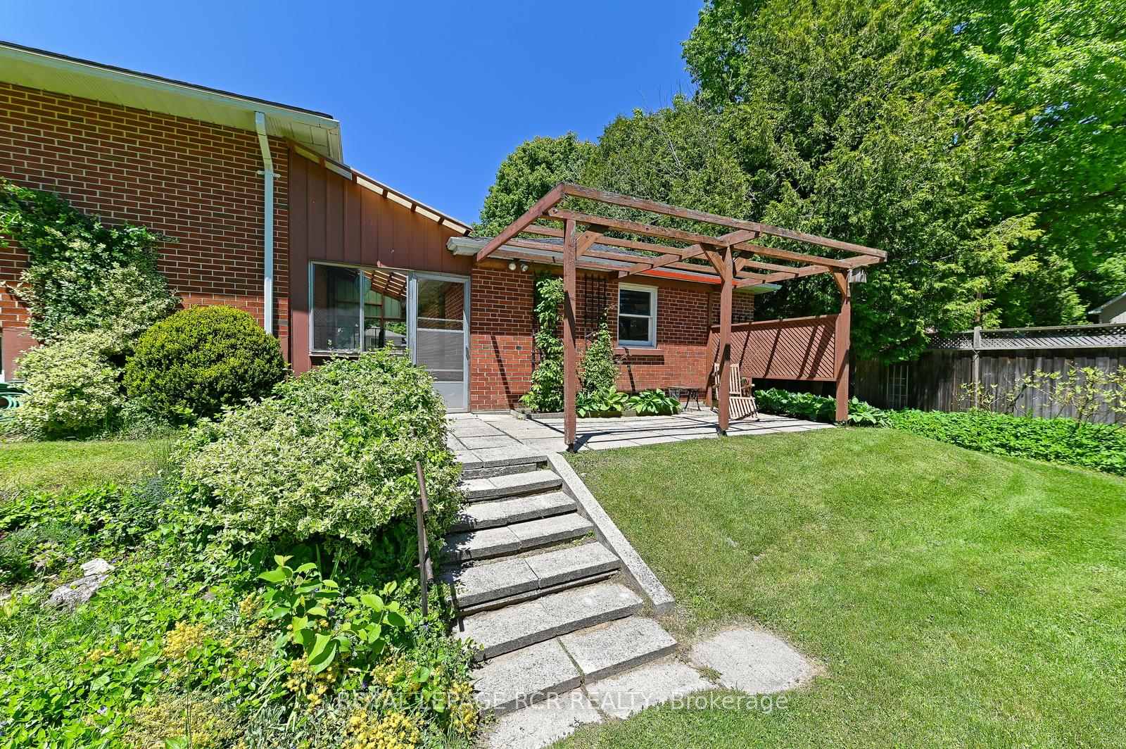 Photo 7 of 28 Parsons Avenue, Caledon, Caledon East — HOMEH