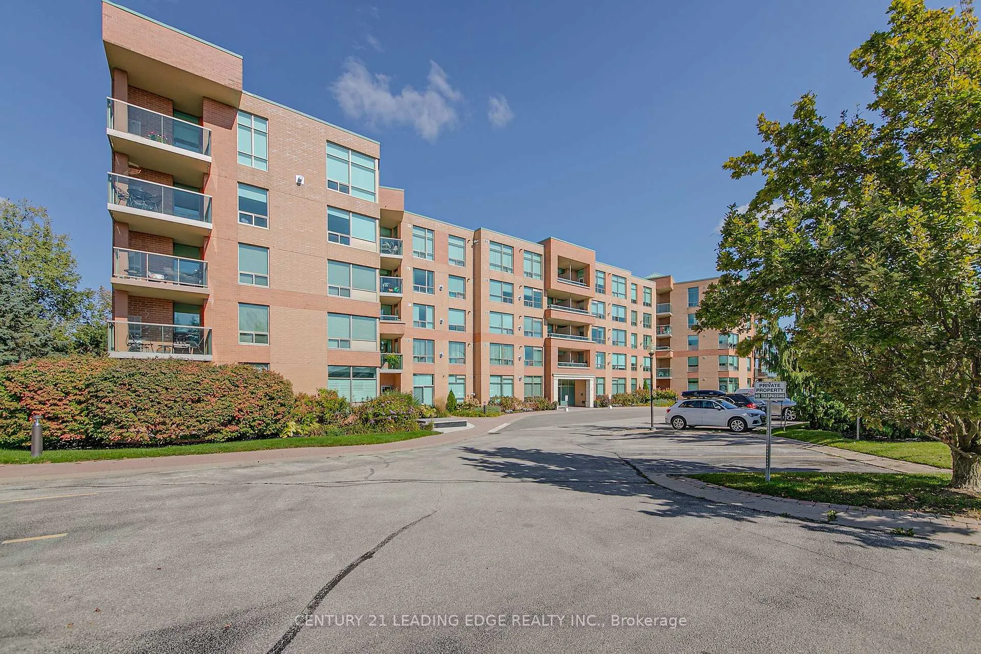 Photo 1 of Unit 405, 4 Briar Hill Heights, New Tecumseth, Alliston — HOMEH