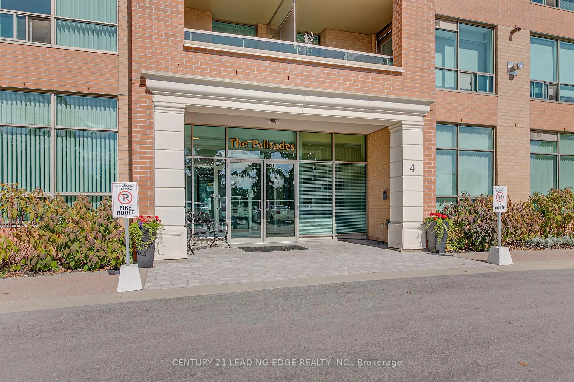 Photo 2 of Unit 405, 4 Briar Hill Heights, New Tecumseth, Alliston — HOMEH