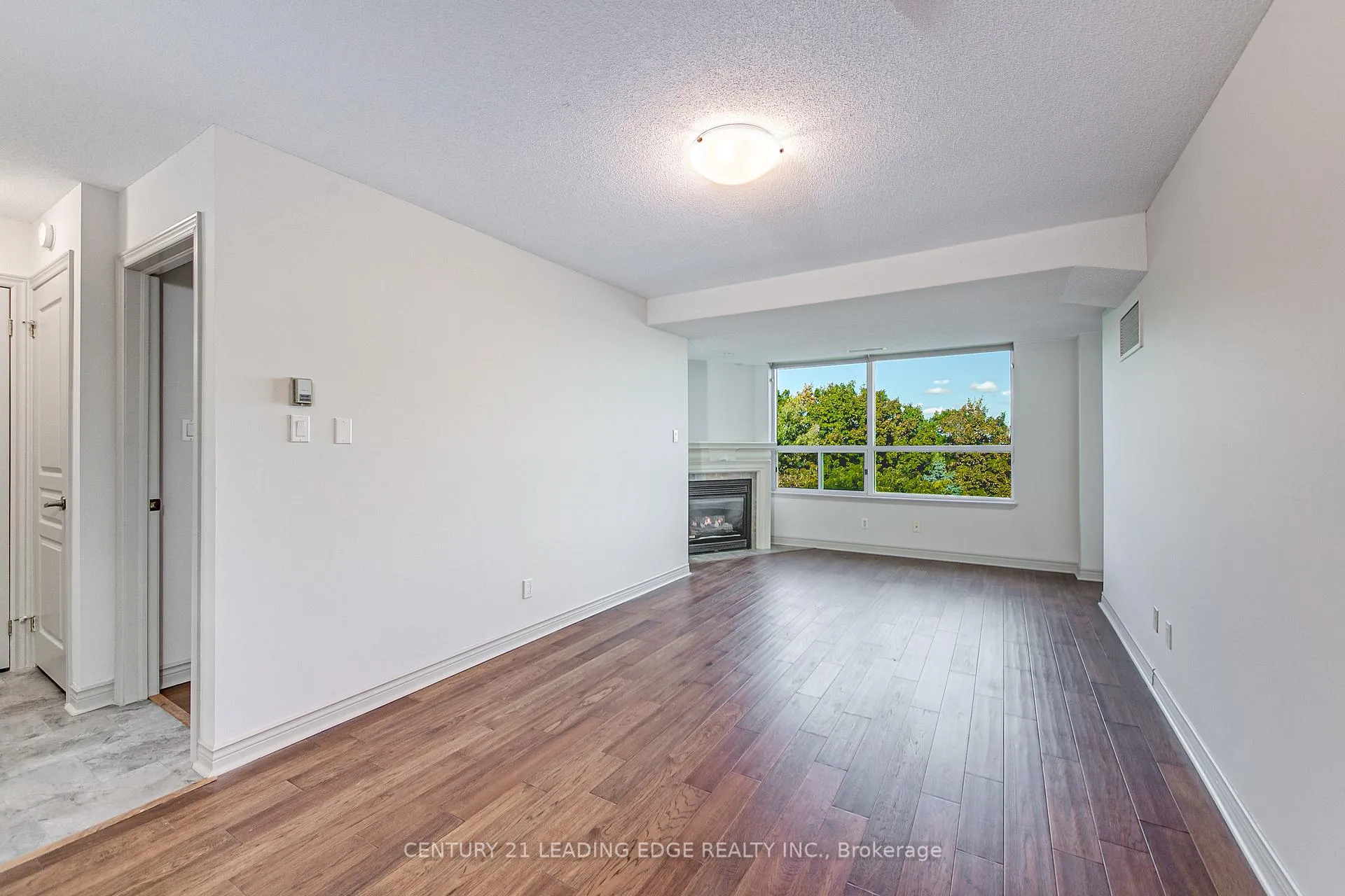Photo 8 of Unit 405, 4 Briar Hill Heights, New Tecumseth, Alliston — HOMEH