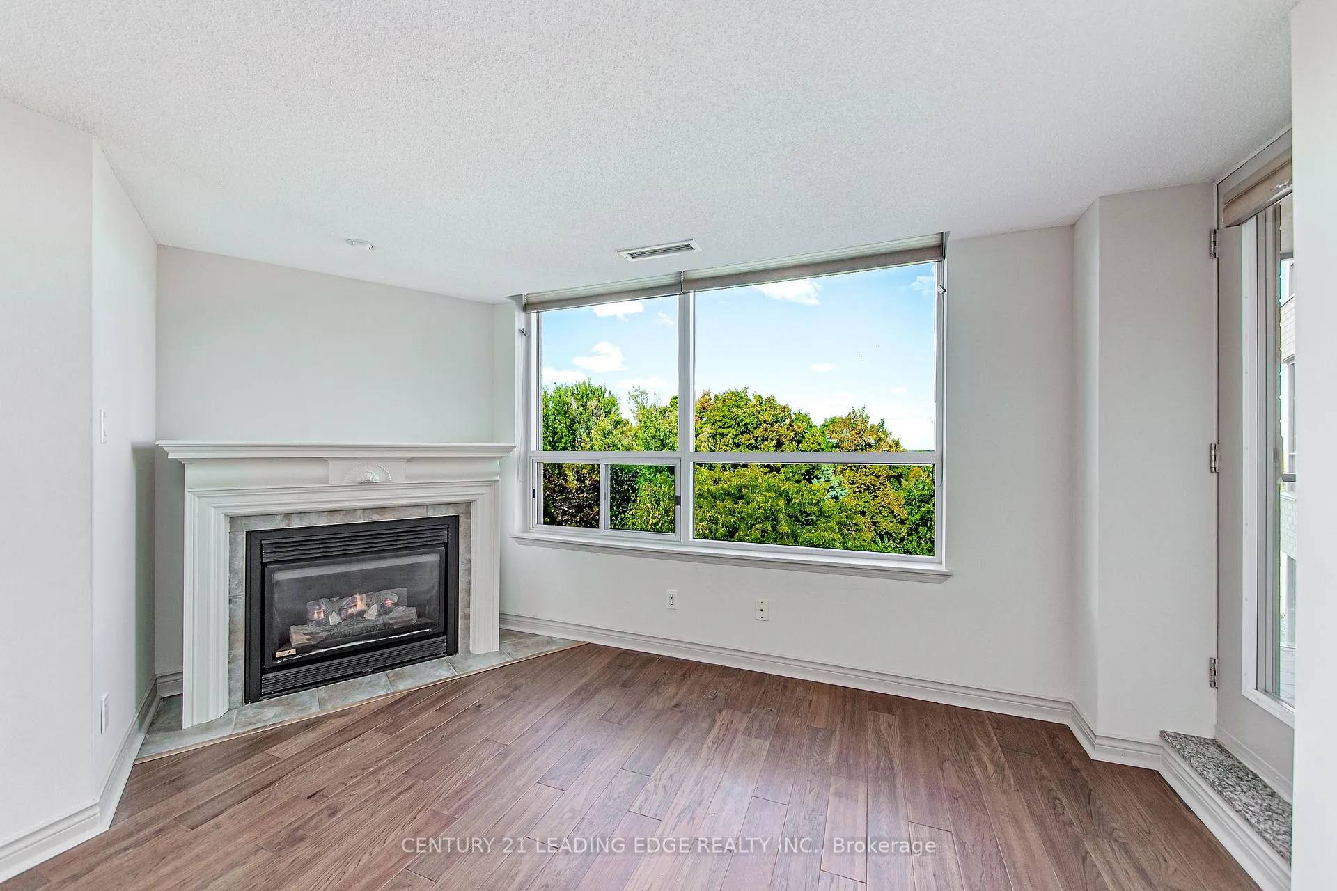 Photo 9 of Unit 405, 4 Briar Hill Heights, New Tecumseth, Alliston — HOMEH