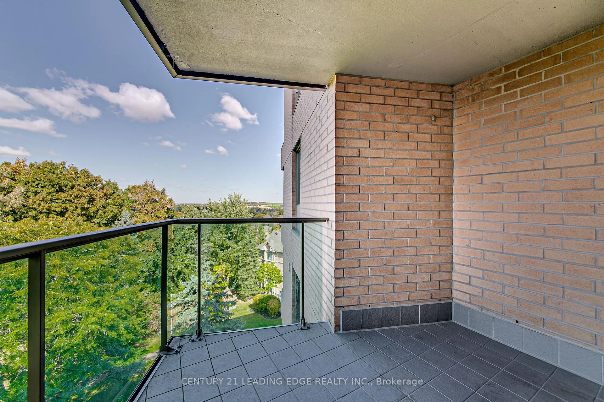 Photo 17 of Unit 405, 4 Briar Hill Heights, New Tecumseth, Alliston — HOMEH