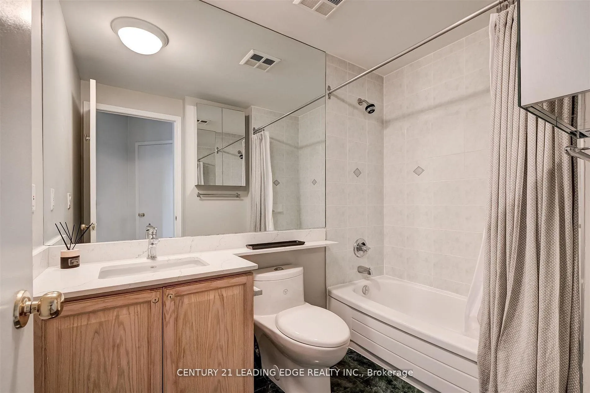 Photo 13 of Unit 903, 7 King Street E, Toronto, Church-Yonge Corridor — HOMEH