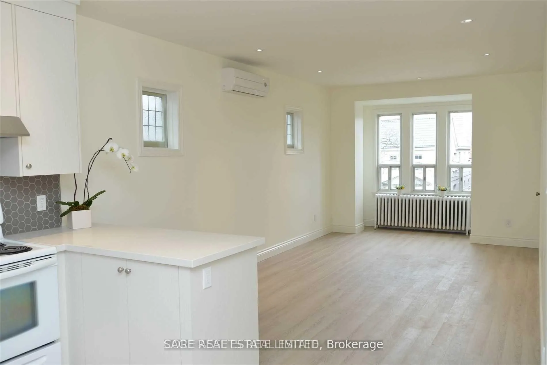 Photo 3 of Unit 3, 118 Braemar Avenue, Toronto, Yonge-Eglinton — HOMEH