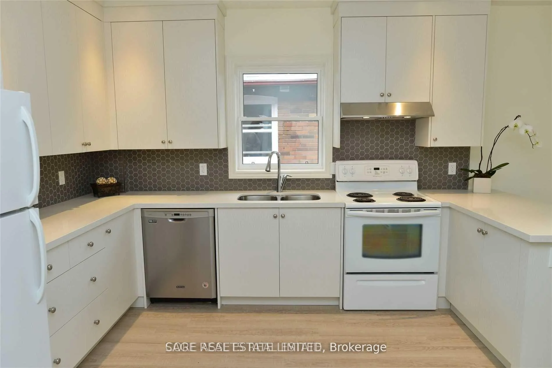 Photo 5 of Unit 3, 118 Braemar Avenue, Toronto, Yonge-Eglinton — HOMEH