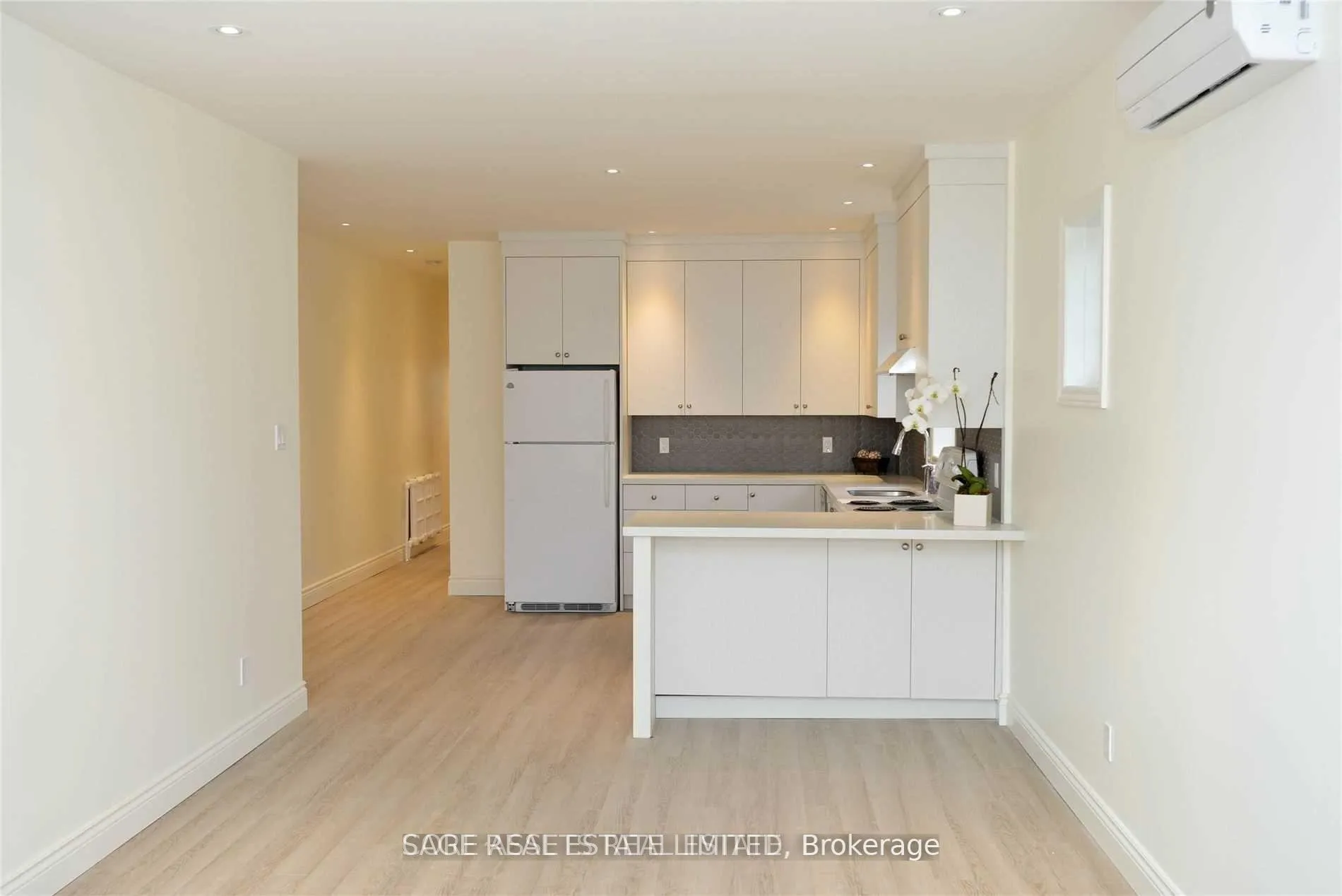 Photo 6 of Unit 3, 118 Braemar Avenue, Toronto, Yonge-Eglinton — HOMEH