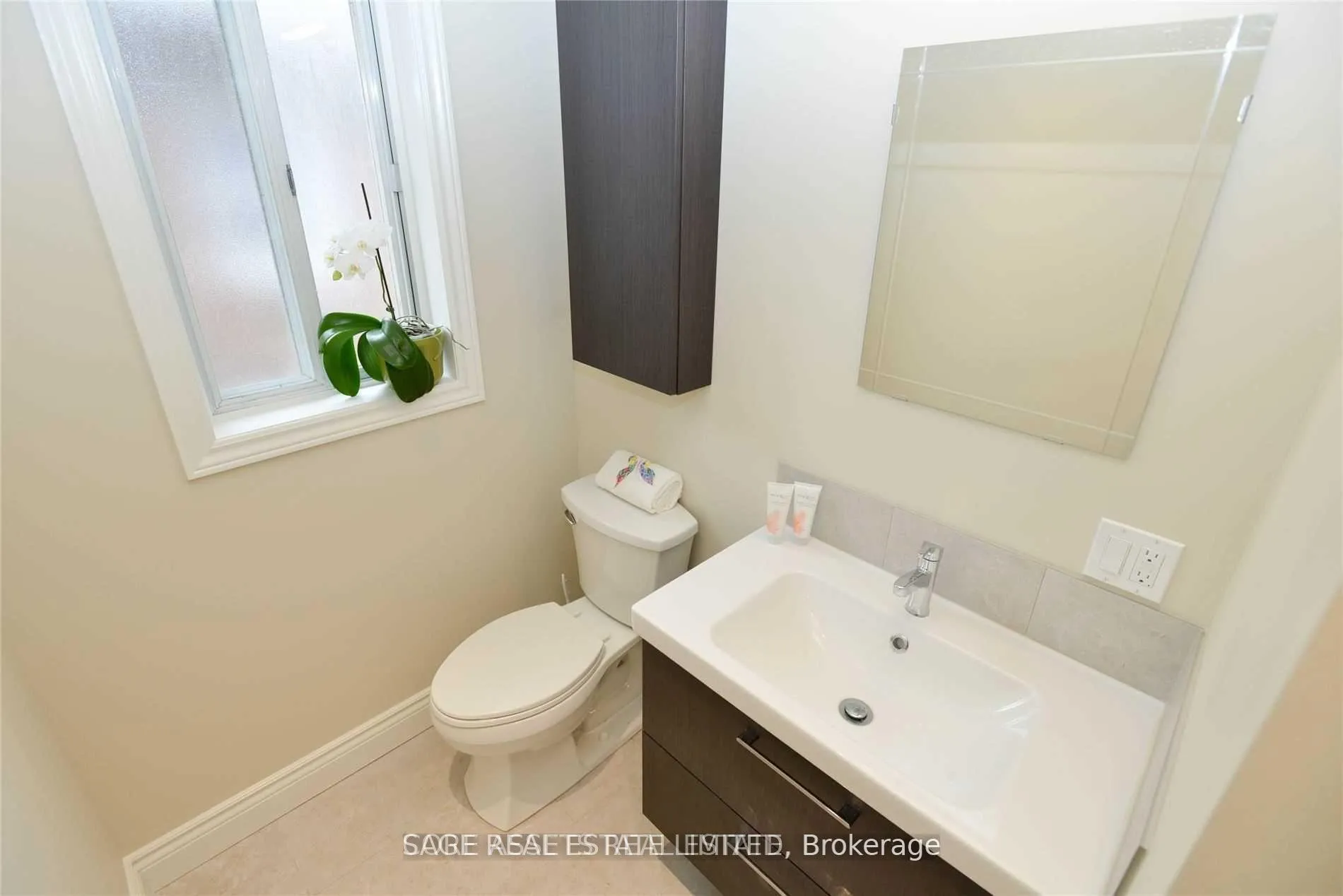 Photo 9 of Unit 3, 118 Braemar Avenue, Toronto, Yonge-Eglinton — HOMEH