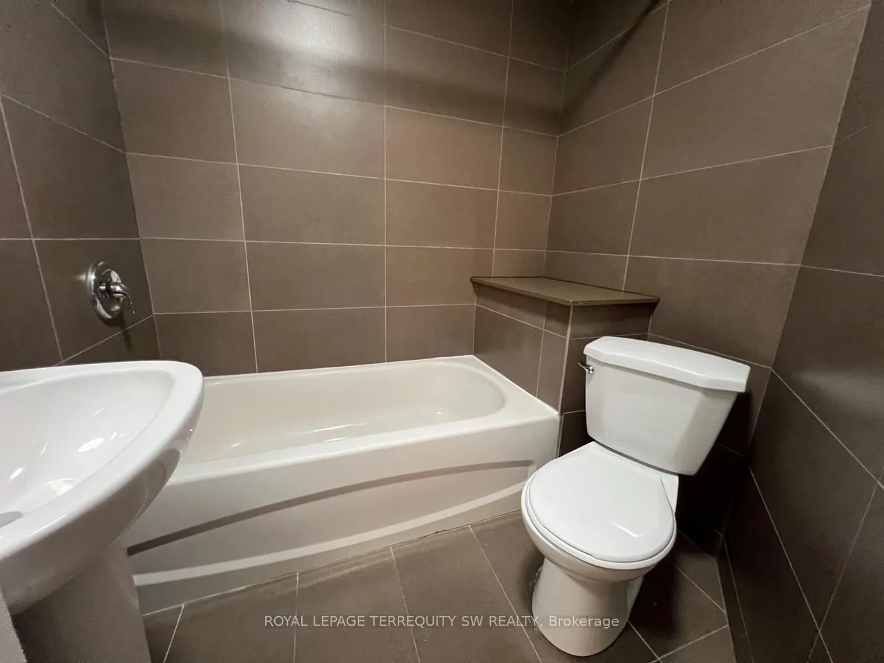 Photo 9 of Unit 6, 213 Queen Street E, Toronto, Moss Park — HOMEH