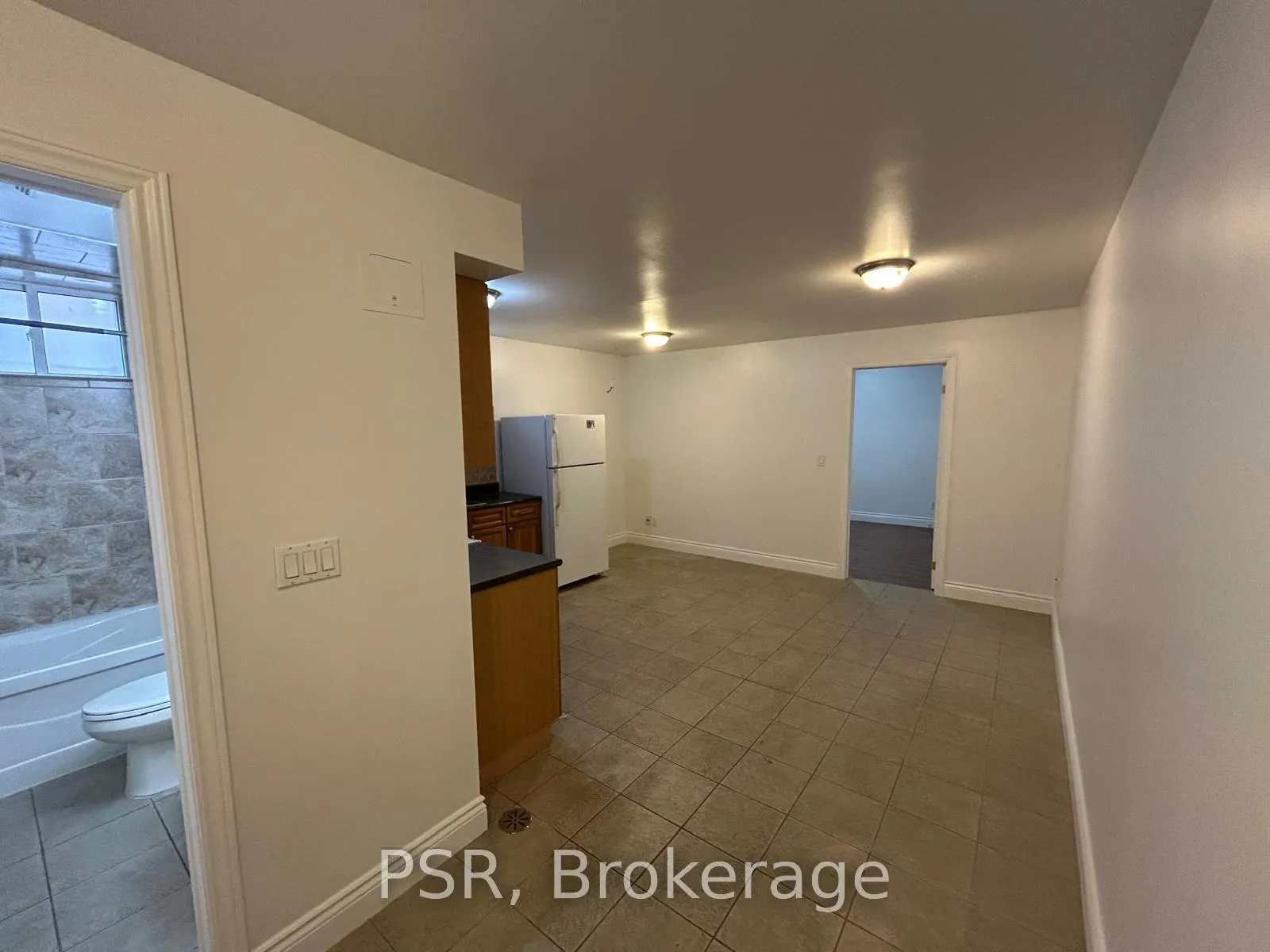 Photo 3 of Unit 6, 349 Northcliffe Boulevard, Toronto, Oakwood Village — HOMEH