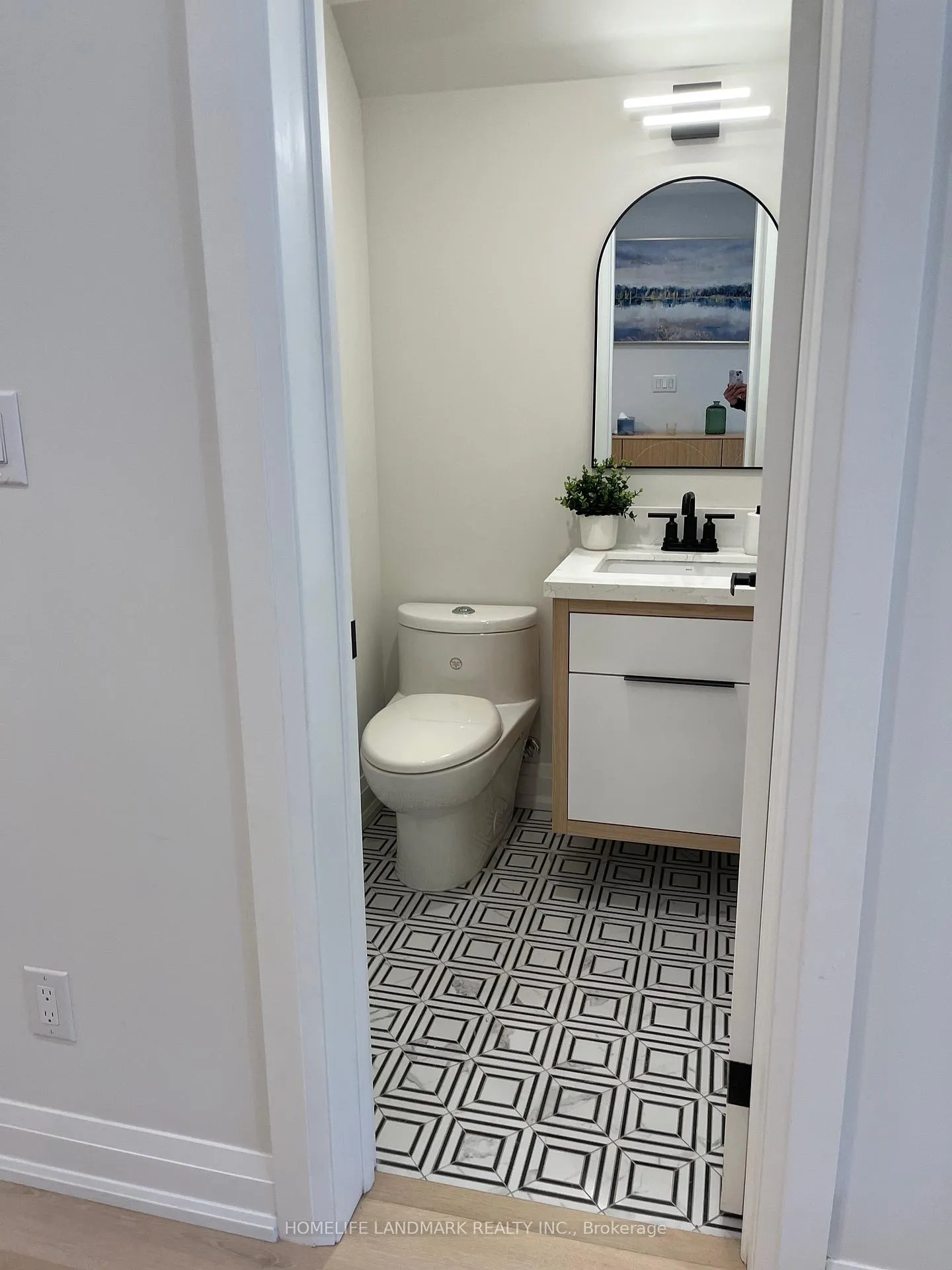Photo 6 of 19 Elmsthorpe Avenue, Toronto, Forest Hill South — HOMEH