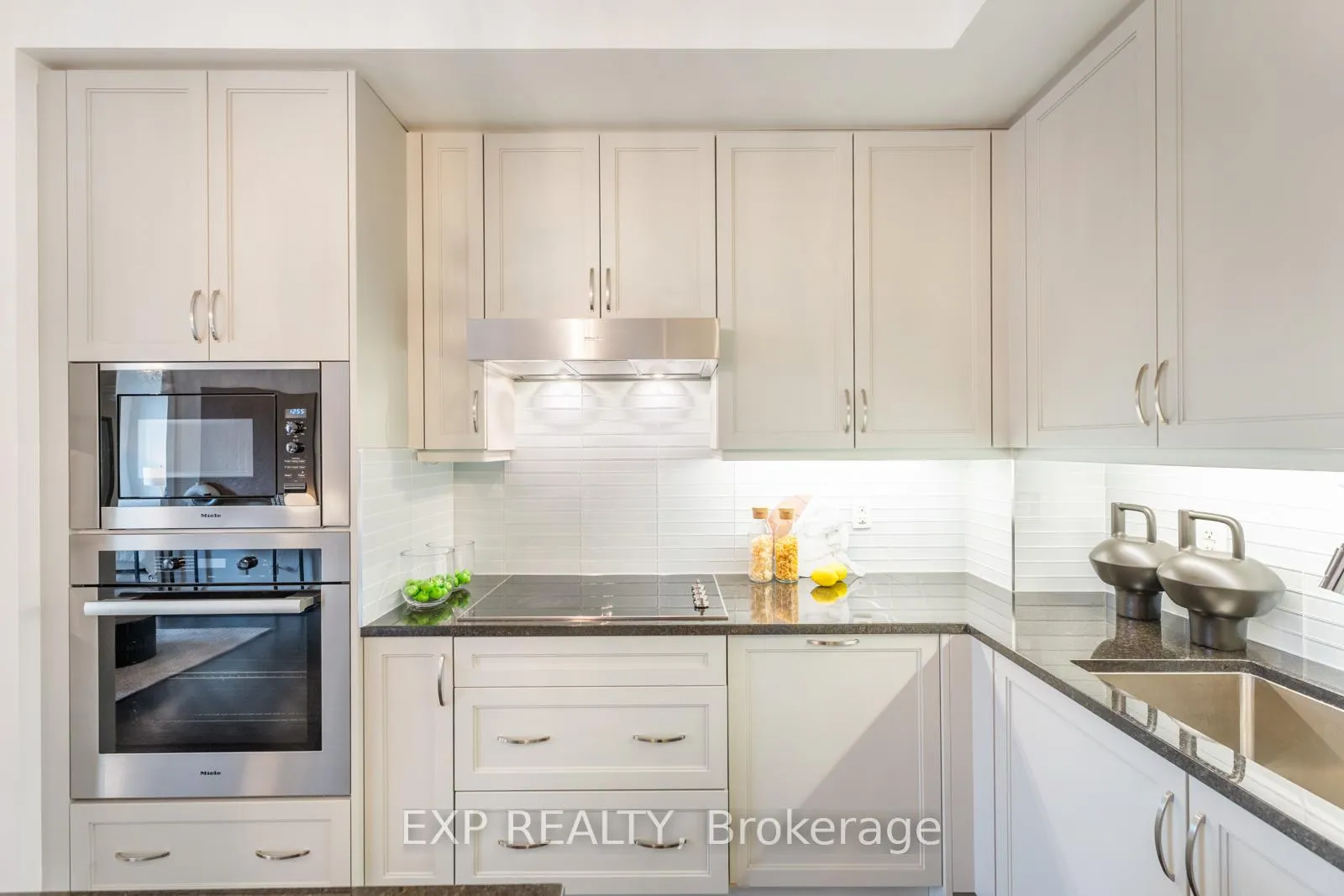 Photo 8 of Unit 233, 20 Fred Varley Drive, Markham, Unionville — HOMEH
