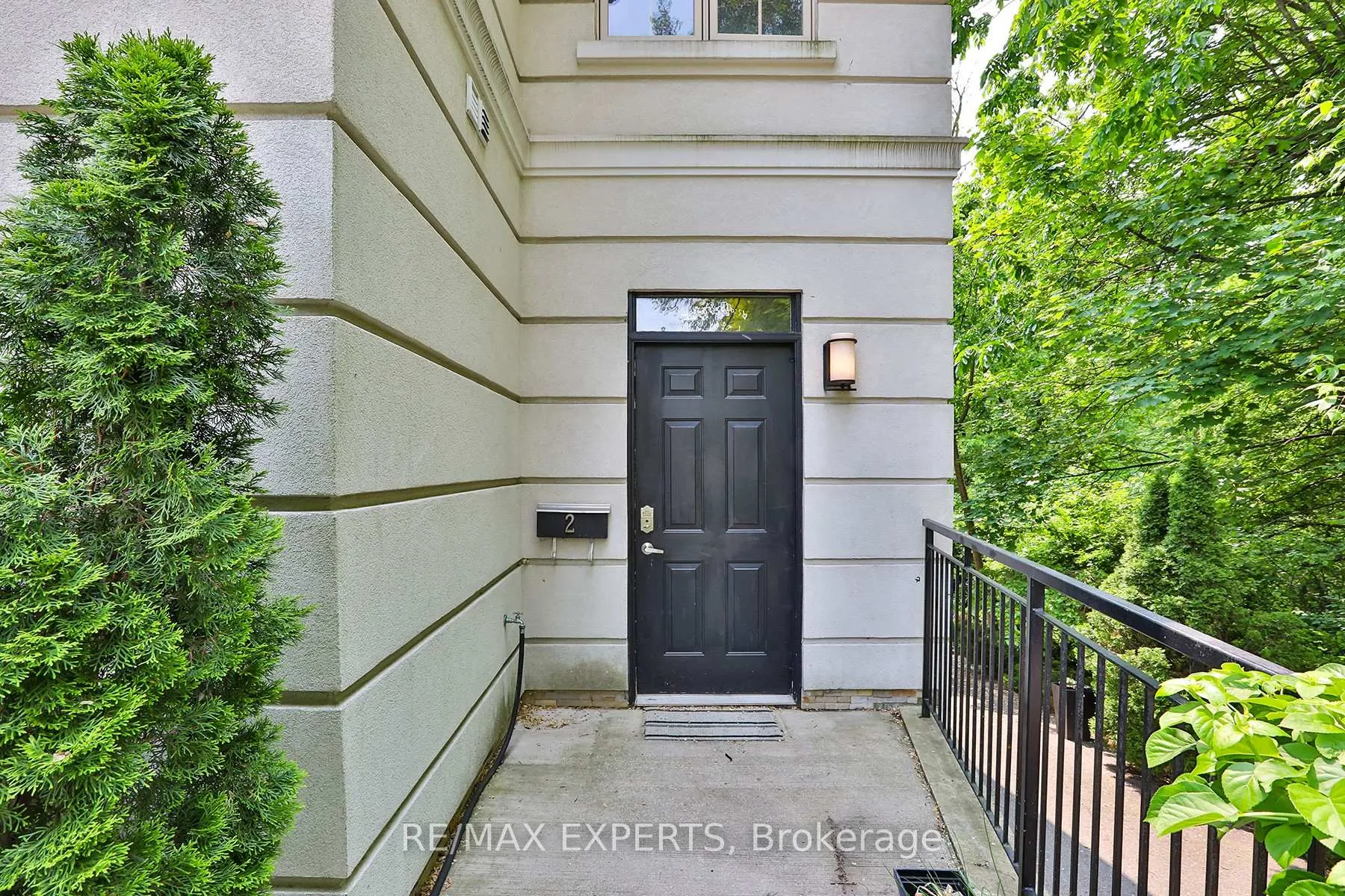 Photo 2 of Unit 2, 237 Douglas Avenue, Toronto, Lawrence Park North — HOMEH