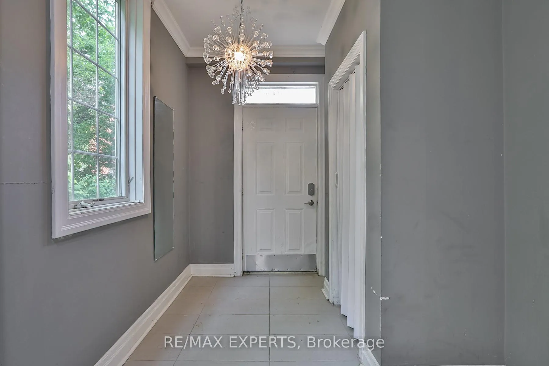 Photo 4 of Unit 2, 237 Douglas Avenue, Toronto, Lawrence Park North — HOMEH