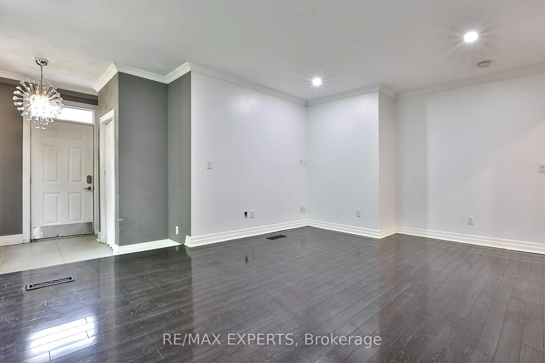 Photo 5 of Unit 2, 237 Douglas Avenue, Toronto, Lawrence Park North — HOMEH