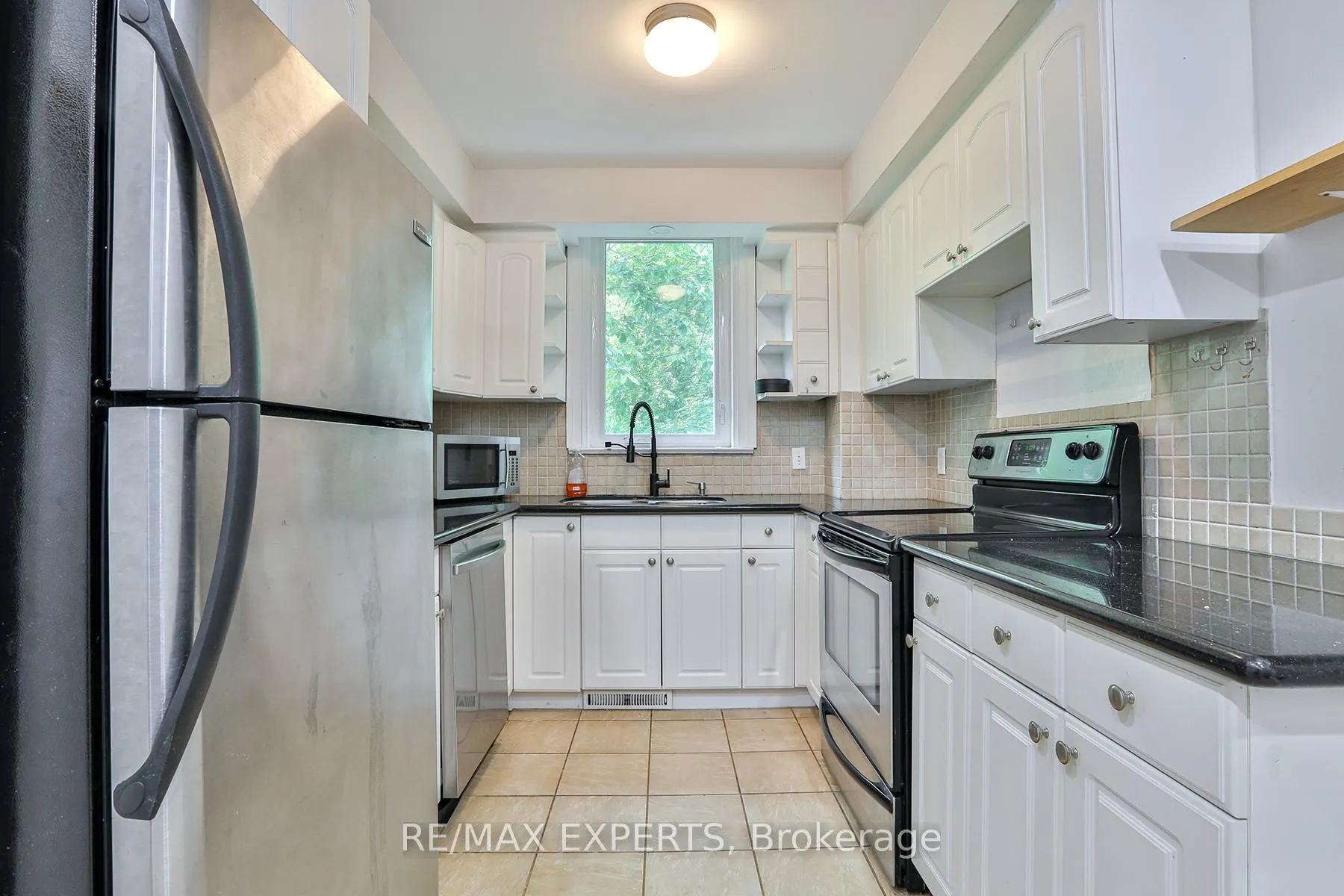 Photo 11 of Unit 2, 237 Douglas Avenue, Toronto, Lawrence Park North — HOMEH