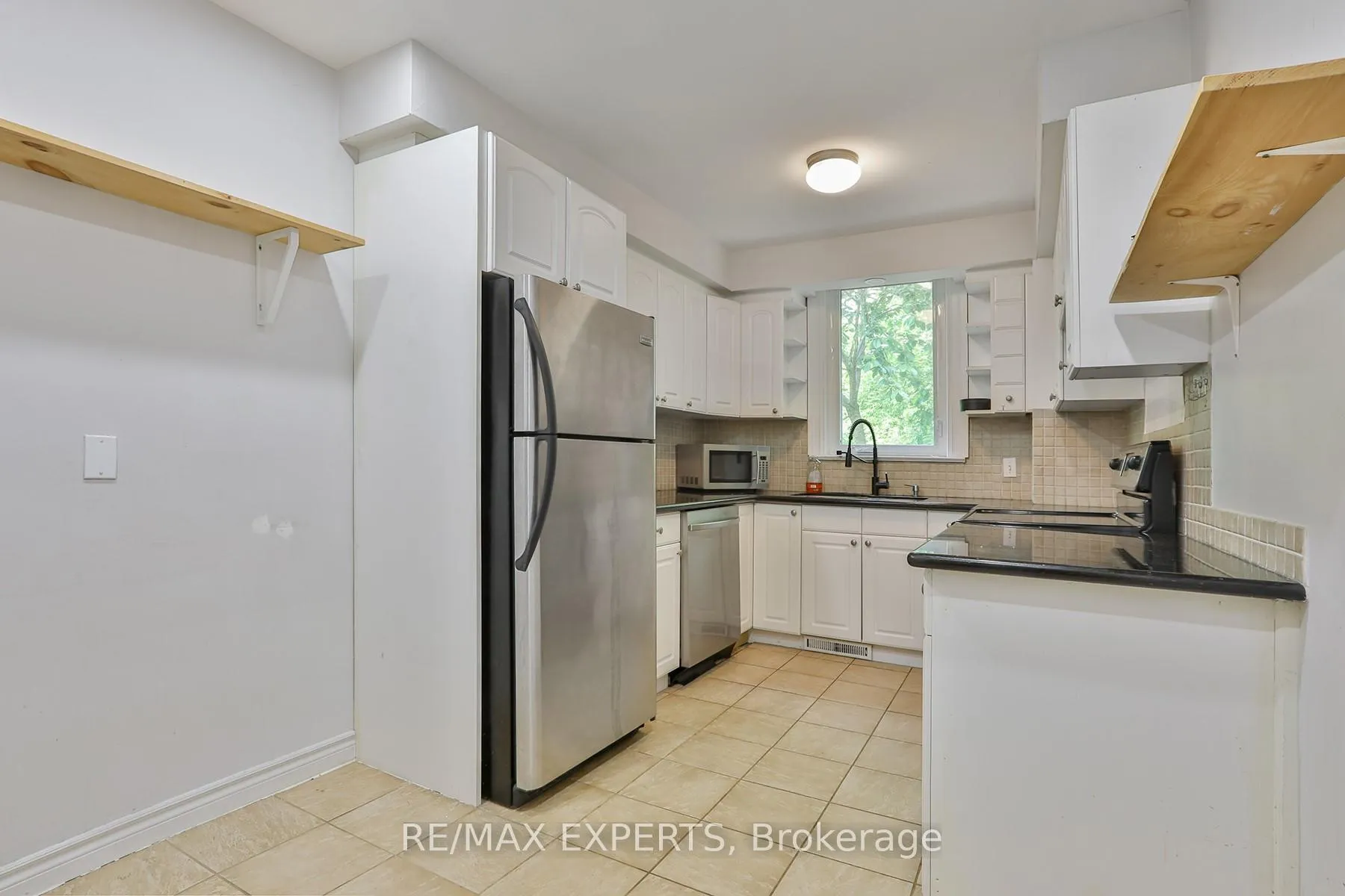Photo 12 of Unit 2, 237 Douglas Avenue, Toronto, Lawrence Park North — HOMEH