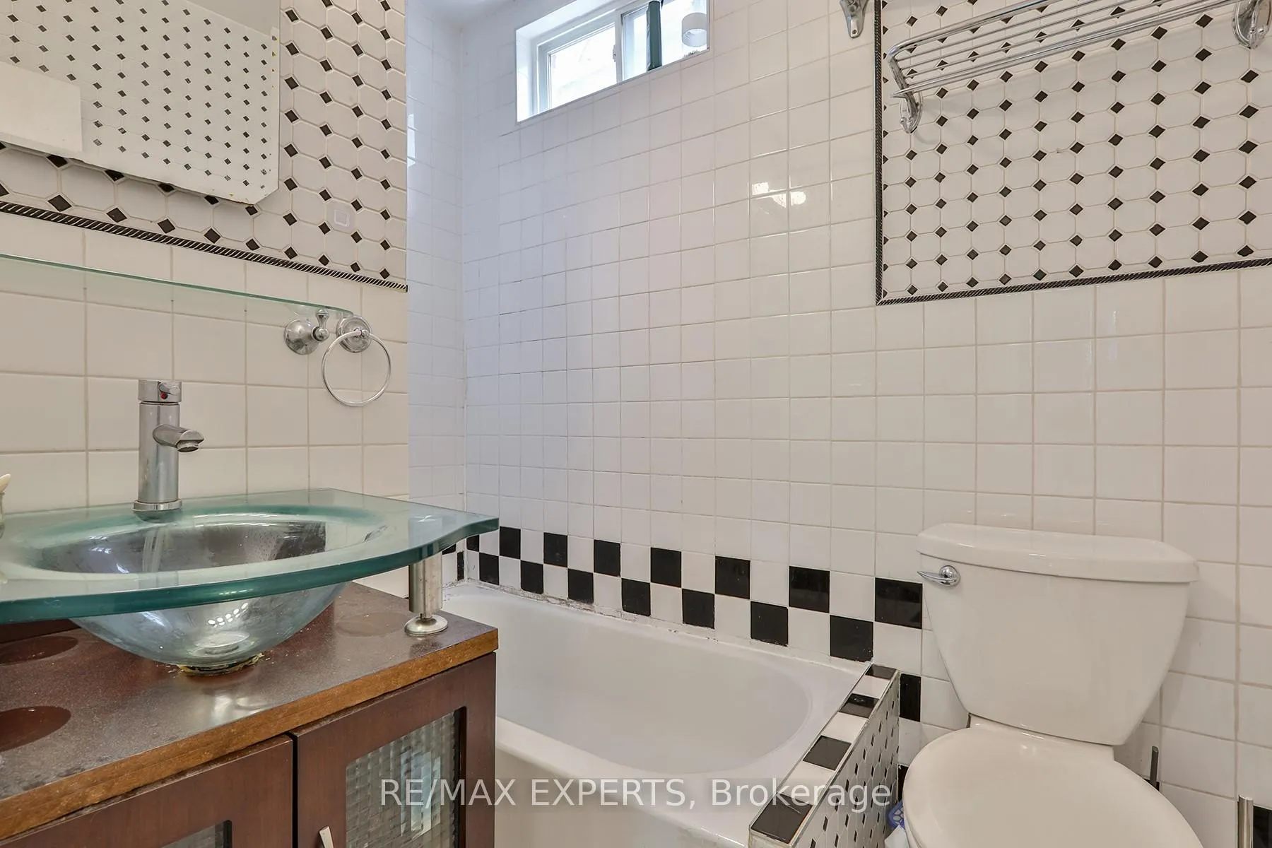 Photo 13 of Unit 2, 237 Douglas Avenue, Toronto, Lawrence Park North — HOMEH