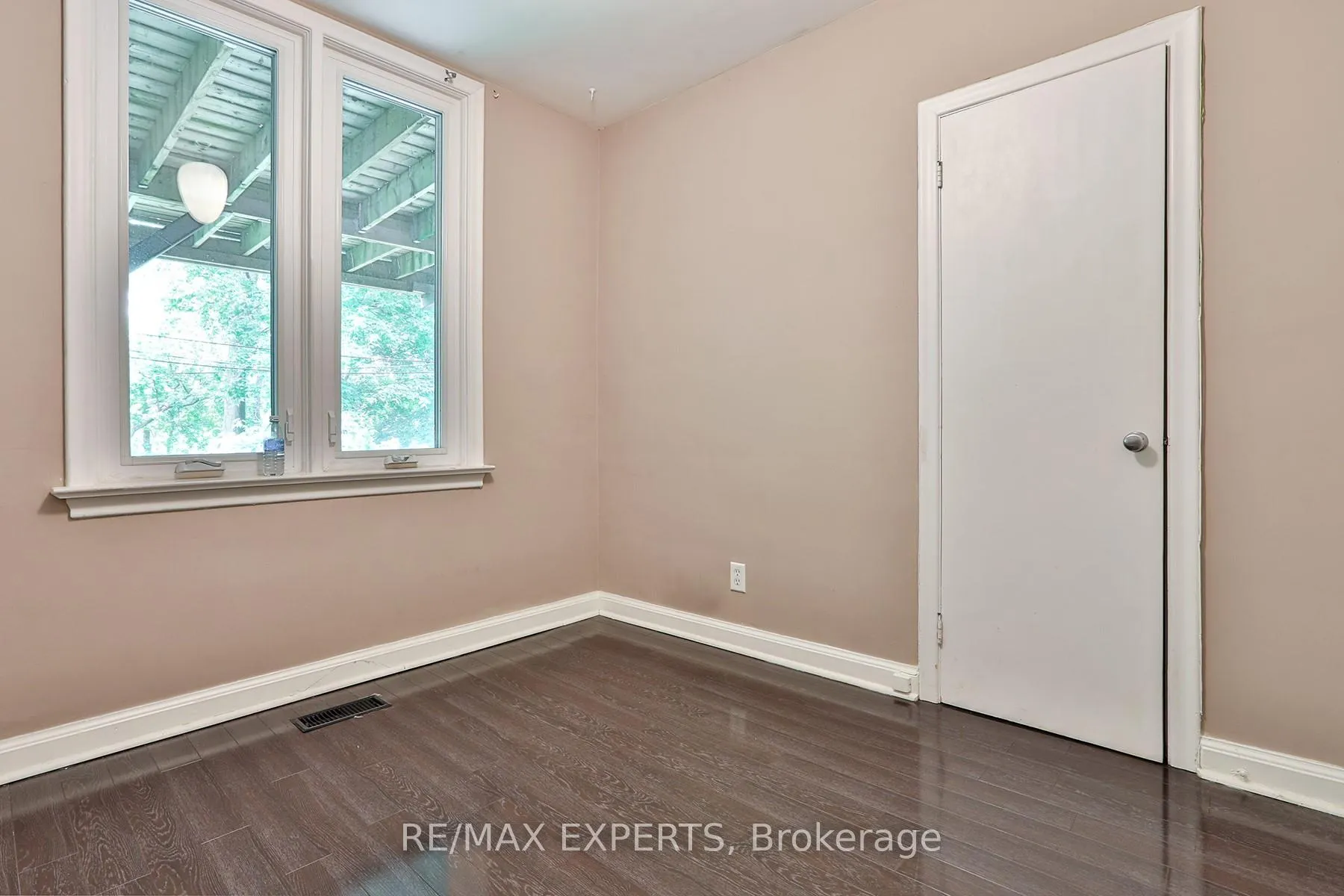 Photo 14 of Unit 2, 237 Douglas Avenue, Toronto, Lawrence Park North — HOMEH