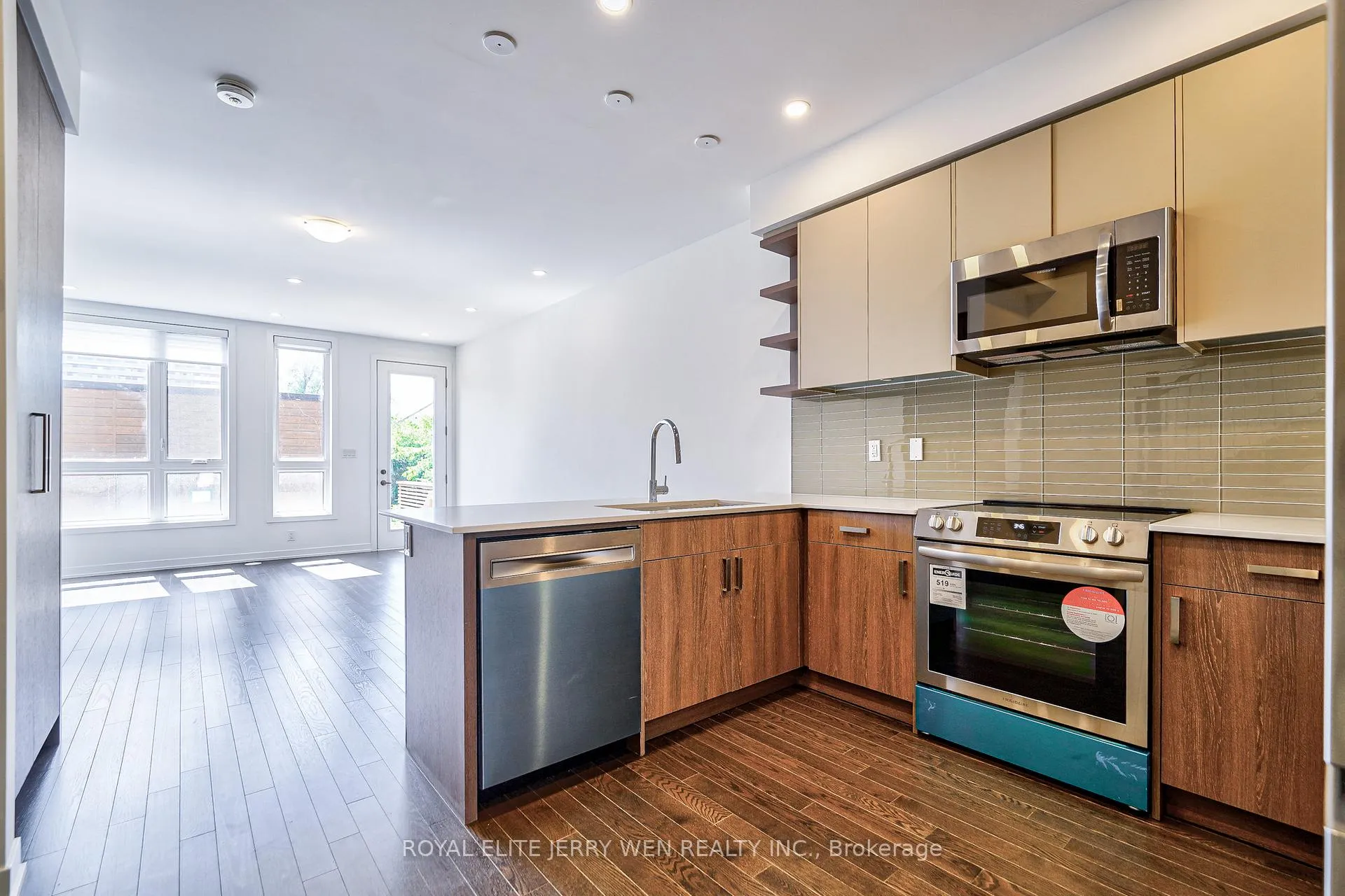 Photo 1 of Unit 7, 70 Green Gardens Boulevard, Toronto, Englemount-Lawrence — HOMEH