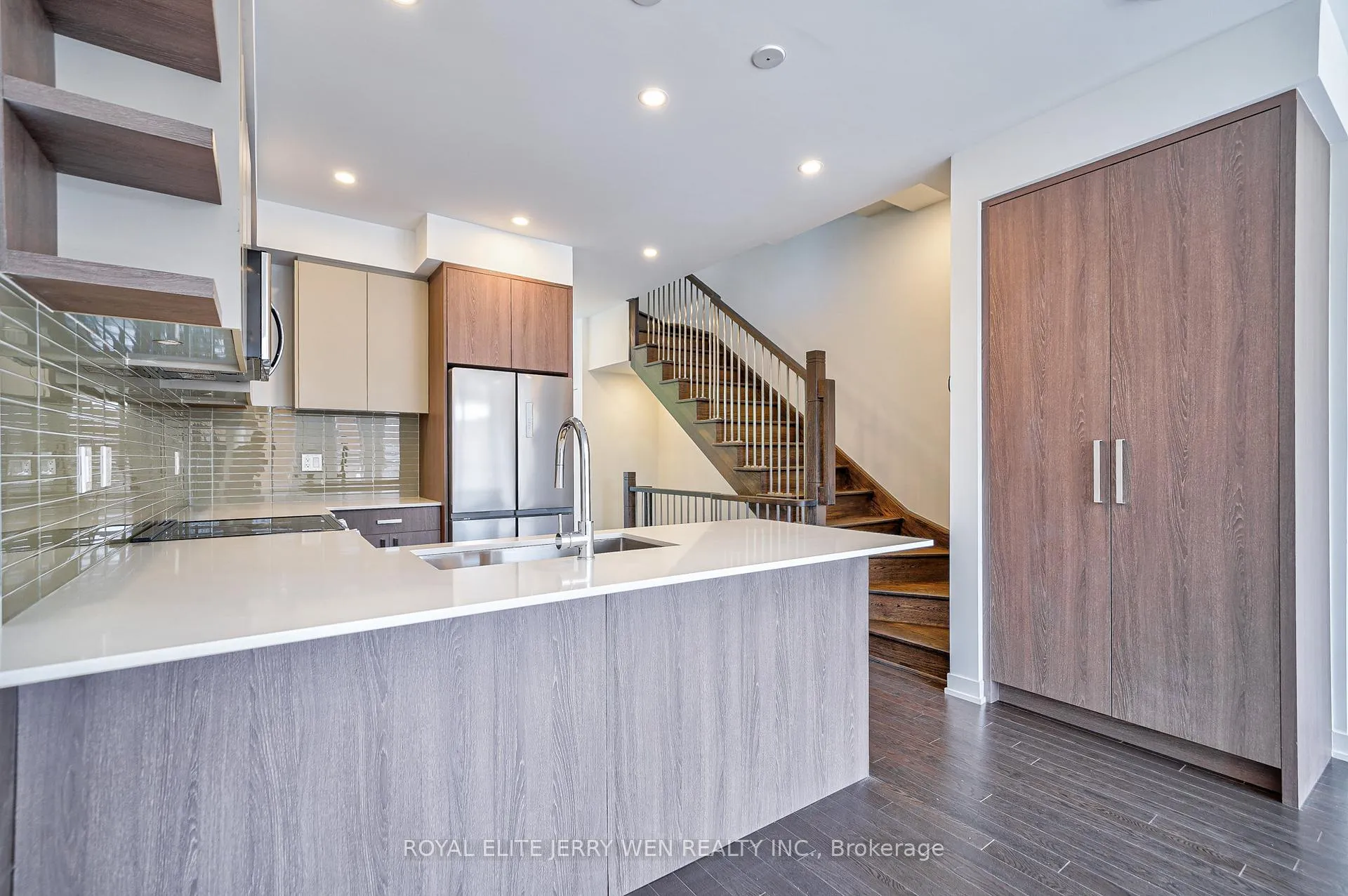 Photo 3 of Unit 7, 70 Green Gardens Boulevard, Toronto, Englemount-Lawrence — HOMEH