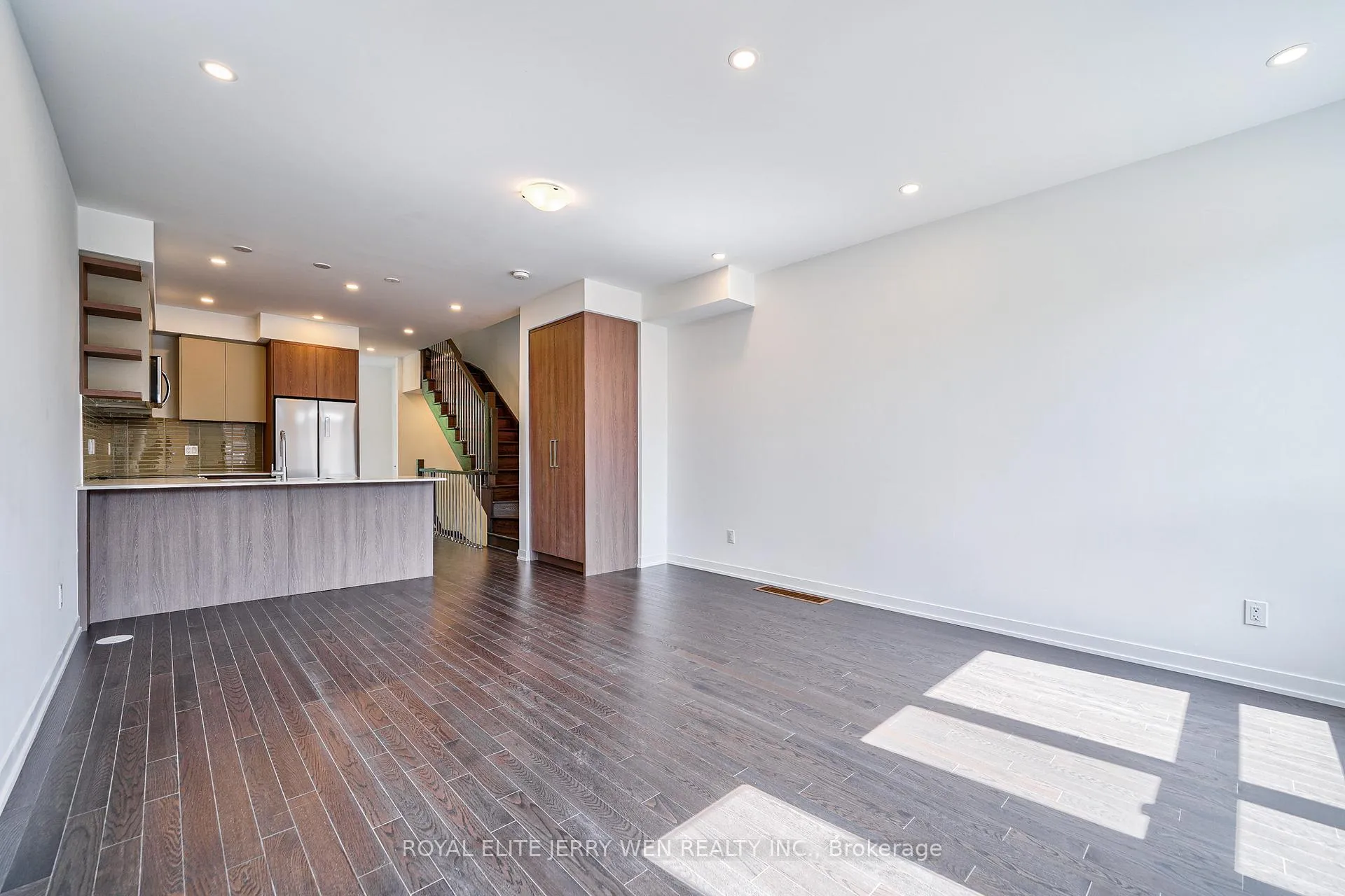 Photo 4 of Unit 7, 70 Green Gardens Boulevard, Toronto, Englemount-Lawrence — HOMEH