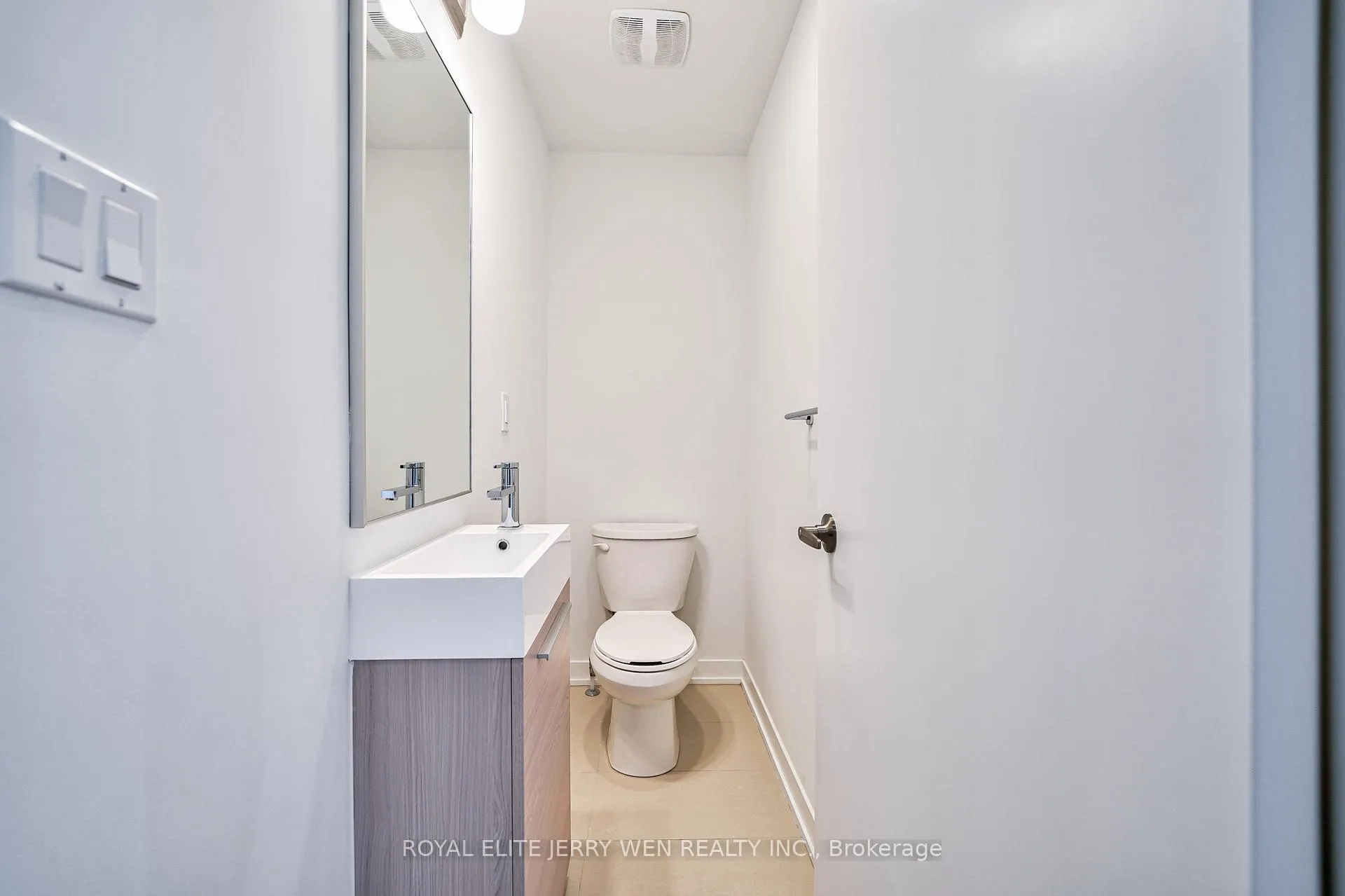 Photo 6 of Unit 7, 70 Green Gardens Boulevard, Toronto, Englemount-Lawrence — HOMEH