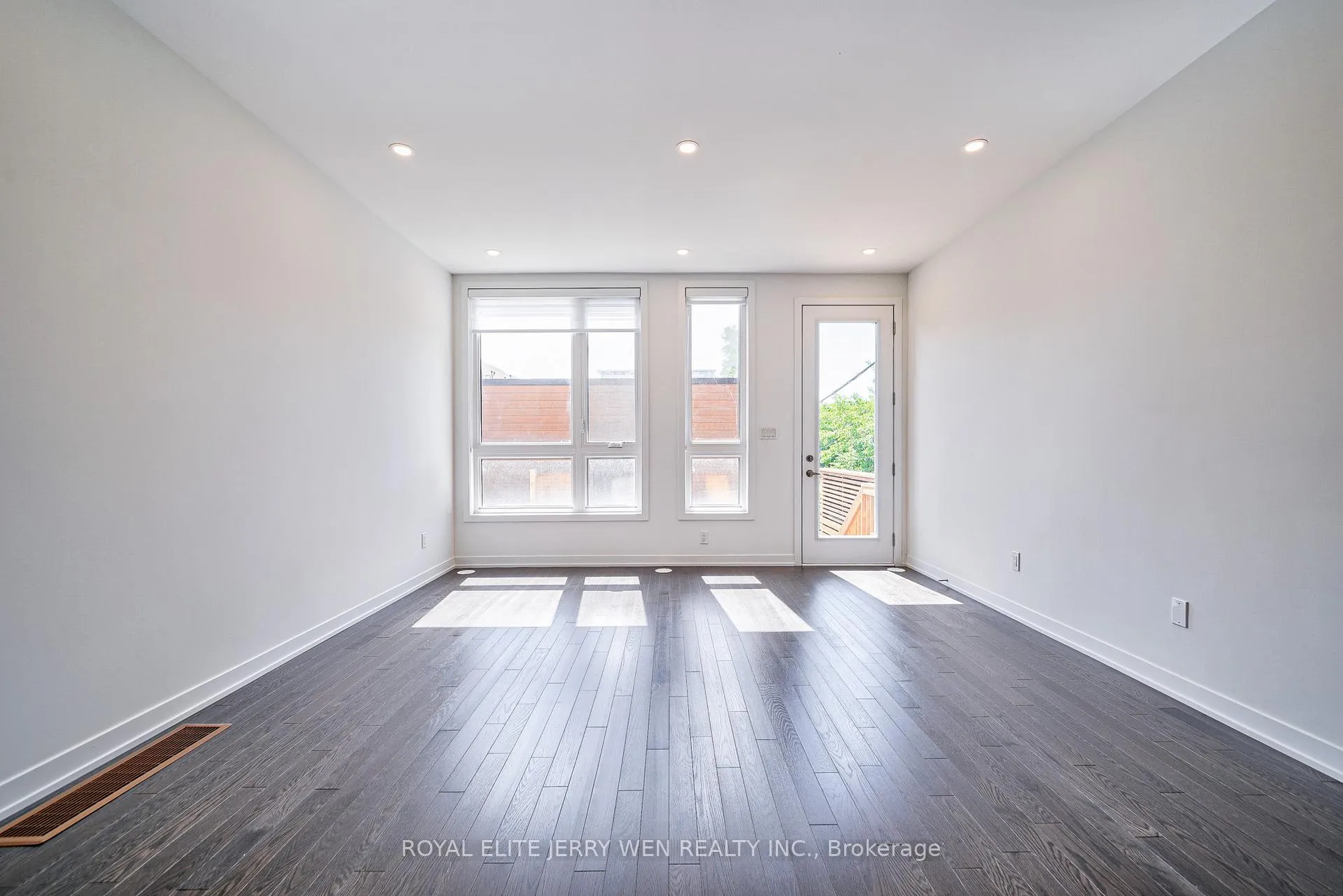 Photo 7 of Unit 7, 70 Green Gardens Boulevard, Toronto, Englemount-Lawrence — HOMEH