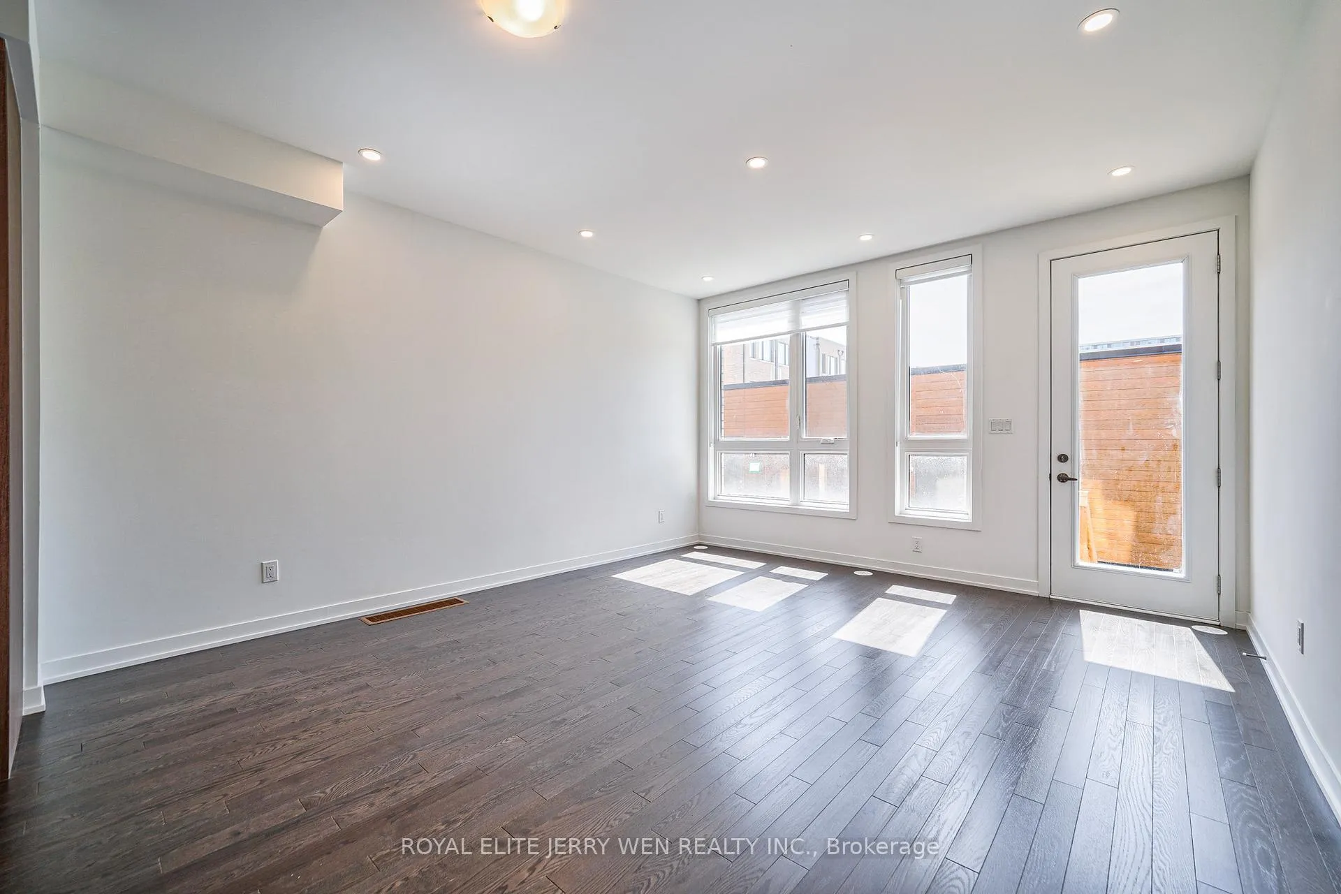 Photo 8 of Unit 7, 70 Green Gardens Boulevard, Toronto, Englemount-Lawrence — HOMEH