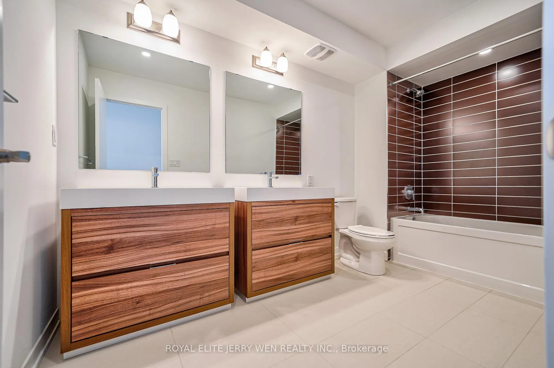 Photo 23 of Unit 7, 70 Green Gardens Boulevard, Toronto, Englemount-Lawrence — HOMEH