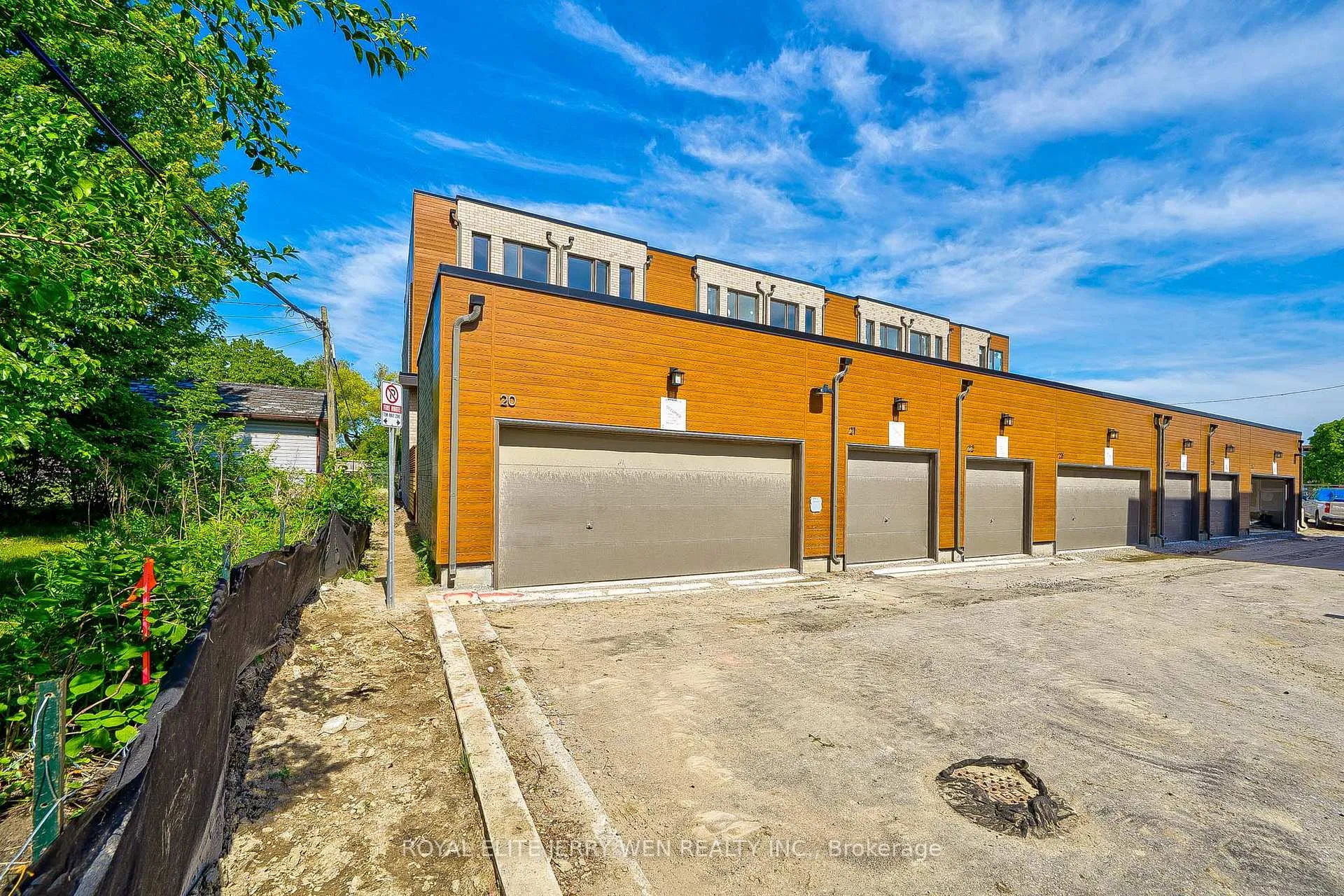 Photo 28 of Unit 7, 70 Green Gardens Boulevard, Toronto, Englemount-Lawrence — HOMEH