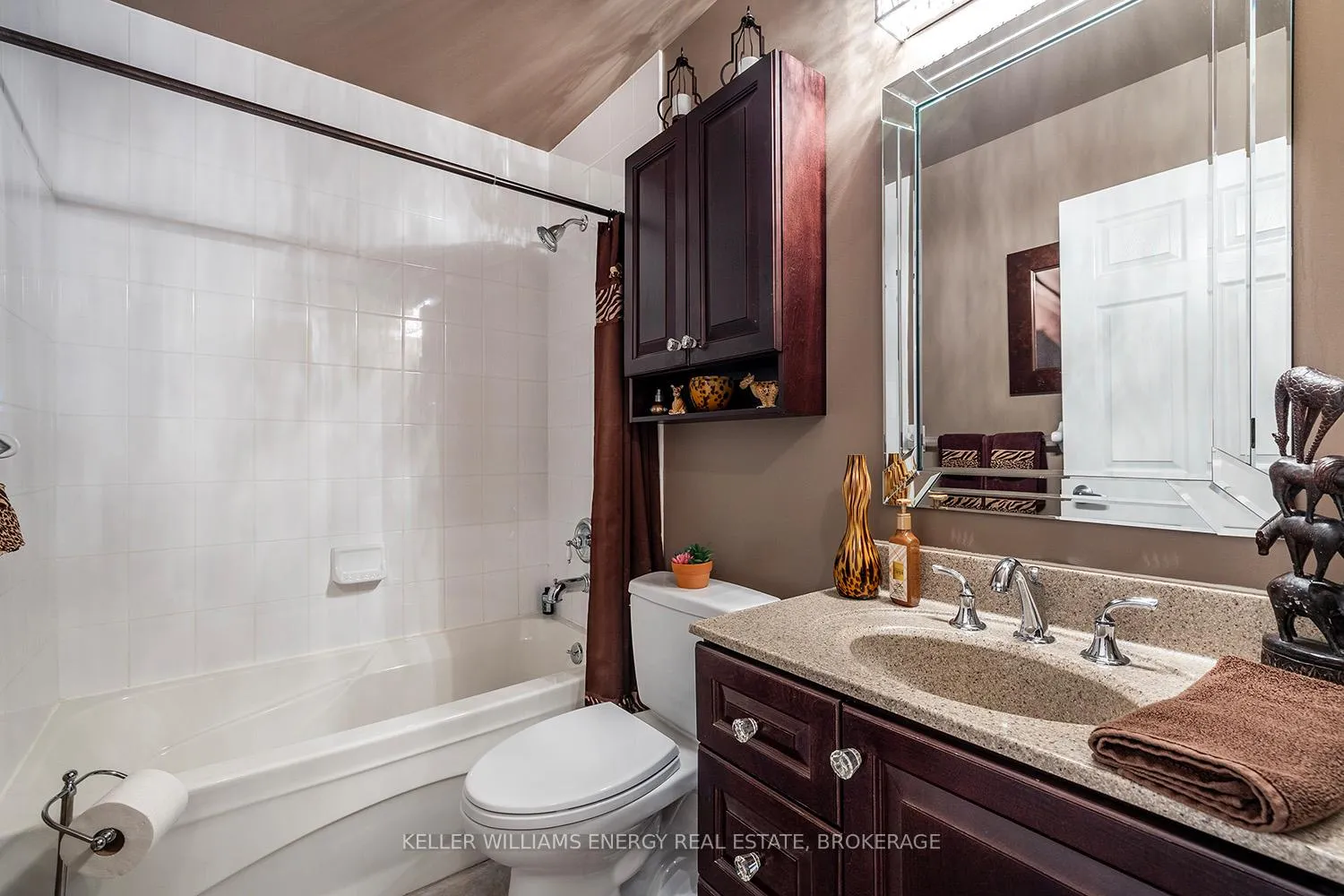 Photo 21 of Unit 202, 395 Lakebreeze Drive, Clarington, Newcastle — HOMEH