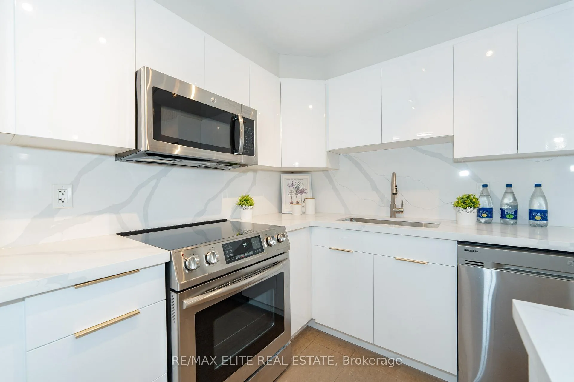 Photo 6 of Unit 616, 39 Galleria Parkway, Markham, Commerce Valley — HOMEH