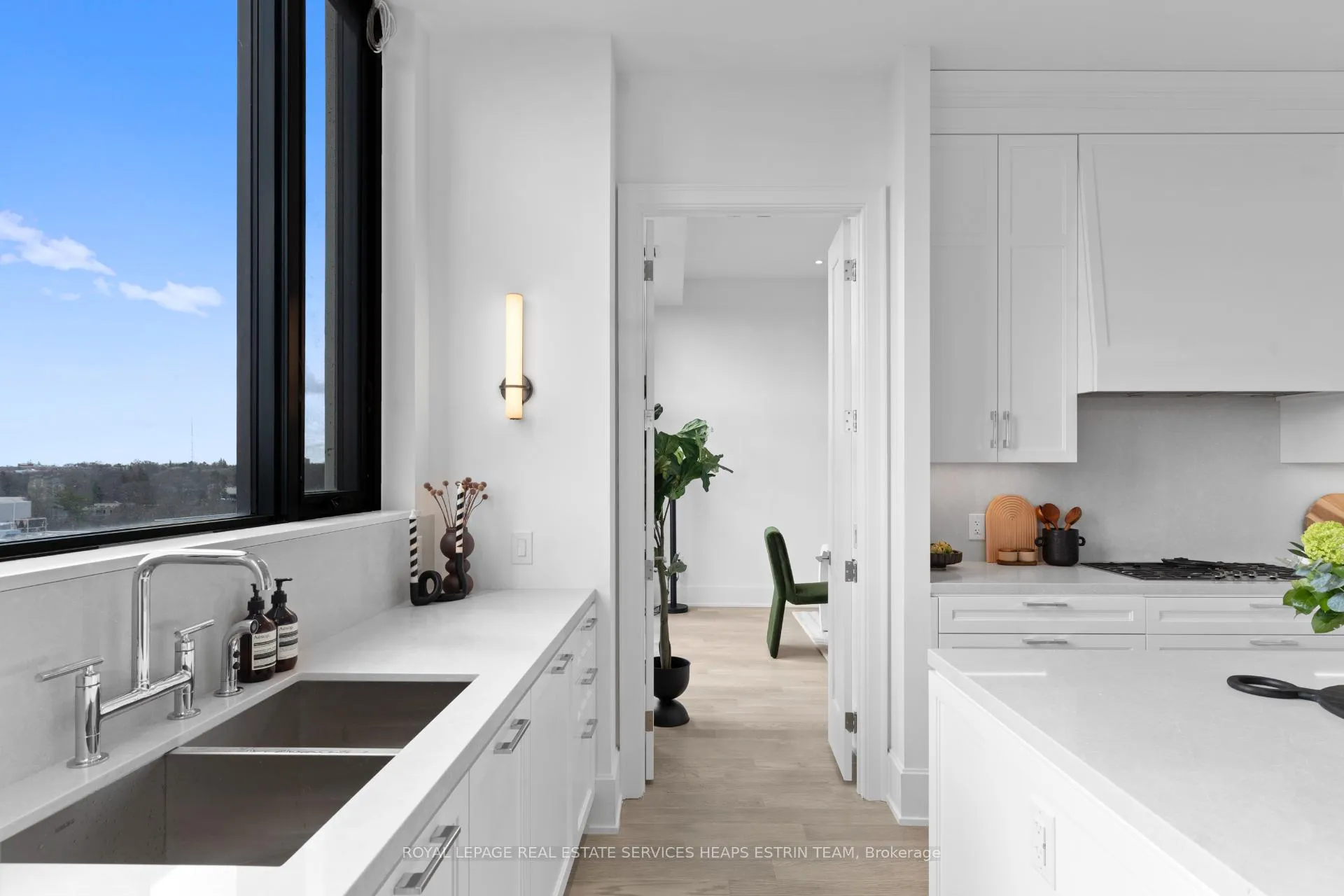 Photo 4 of Unit PH02, 1 Strathgowan Avenue, Toronto, Lawrence Park South — HOMEH