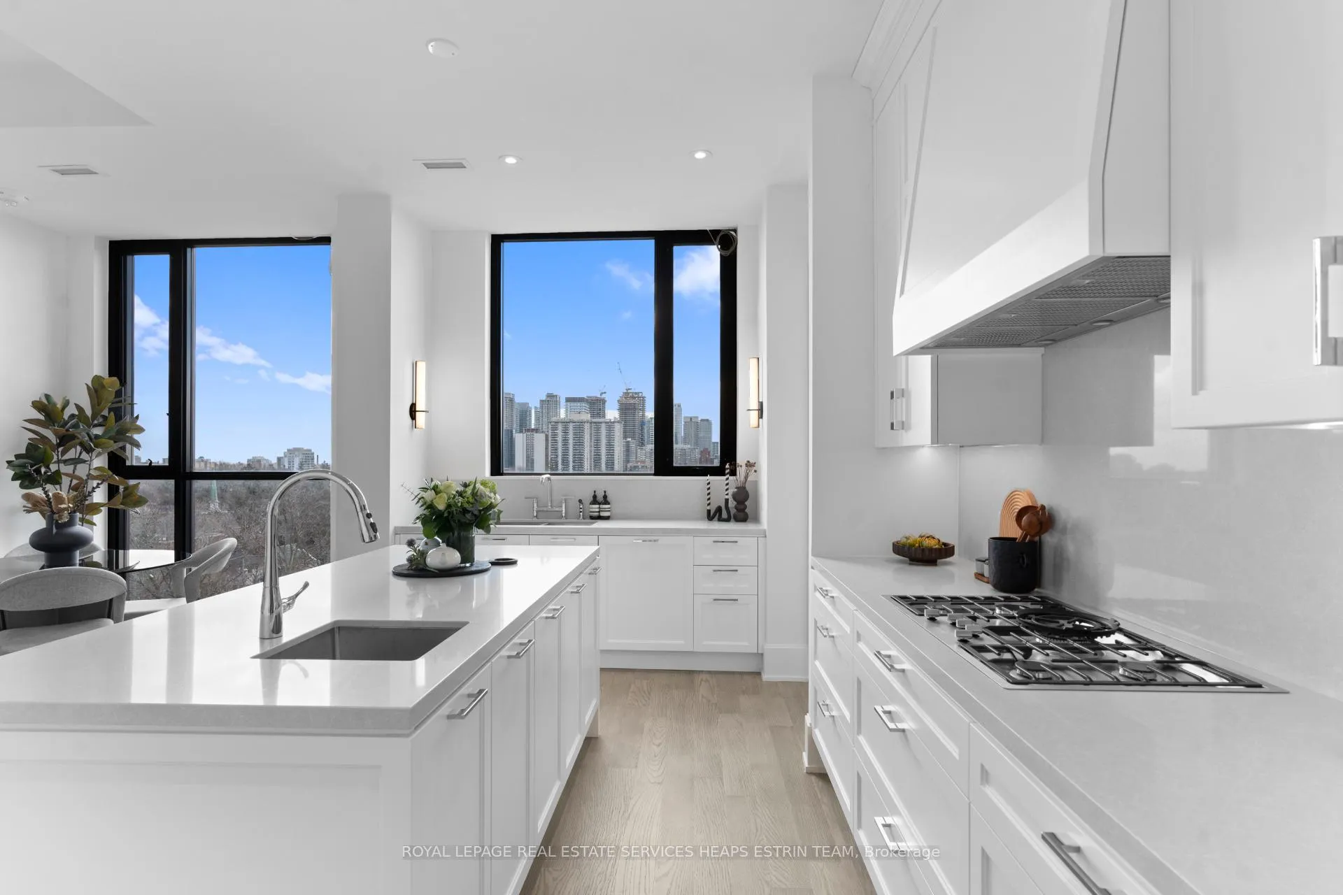 Photo 6 of Unit PH02, 1 Strathgowan Avenue, Toronto, Lawrence Park South — HOMEH